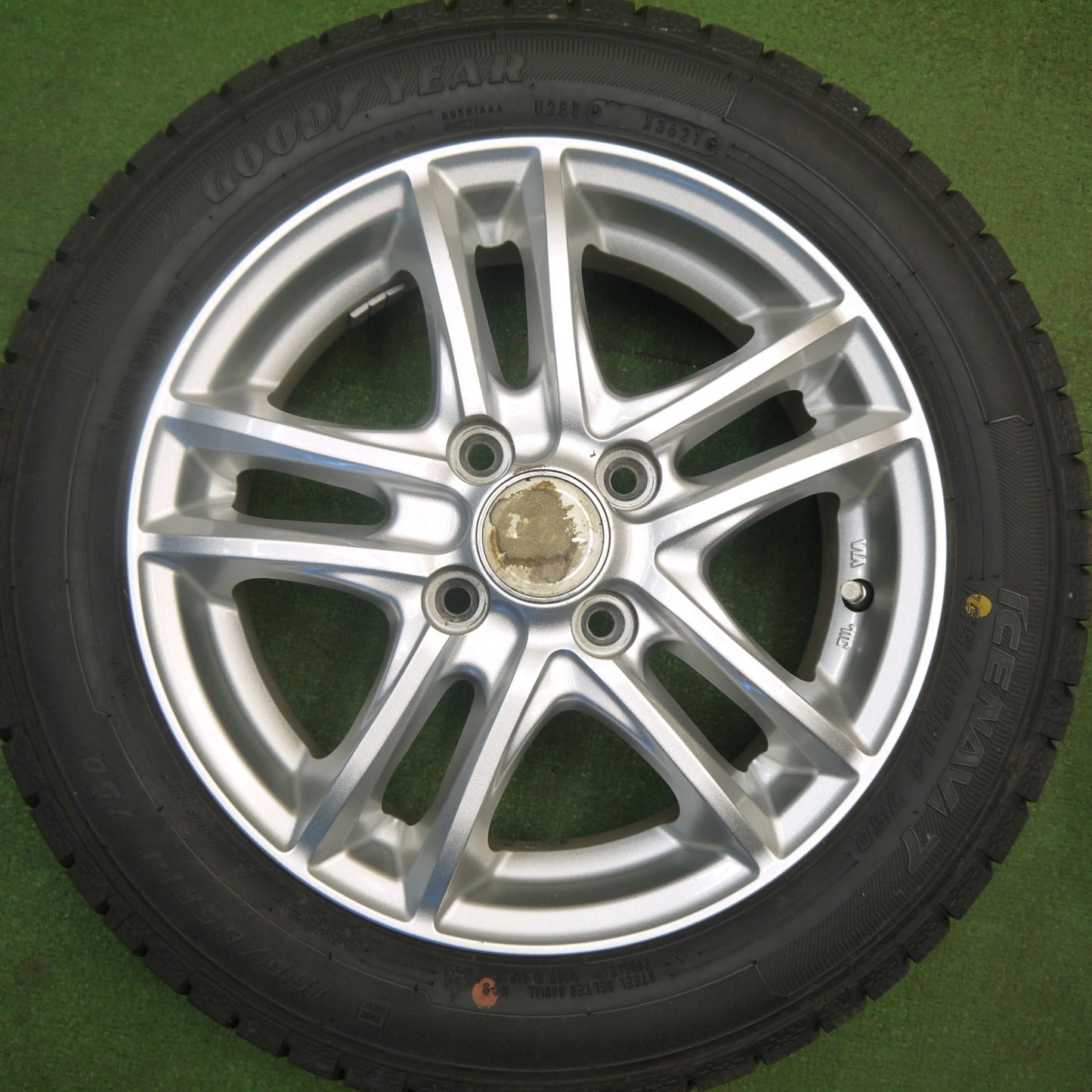 バリ溝！キレイ！9.5分以上★スタッドレス 155/65R14 グッドイヤー アイスナビ7 Linz SR5 リンツ 14インチ PCD100/4H★6012005Hス