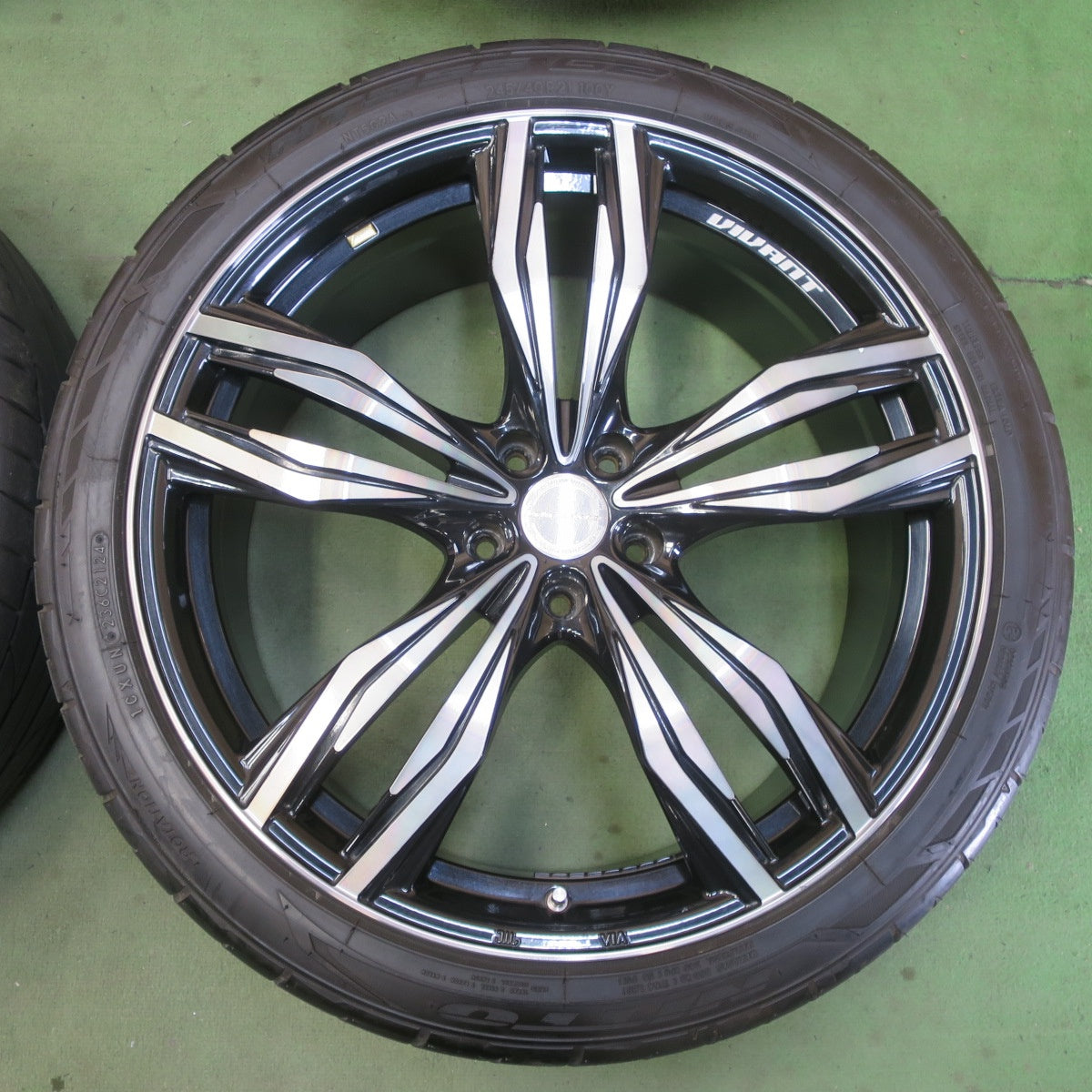 キレイ！24年★Lehrmeister VIVANT 245/40R21 ニットー NT555 G2 レアマイスター ヴィヴァン 21インチ PCD114.3/5H★6052703イノ