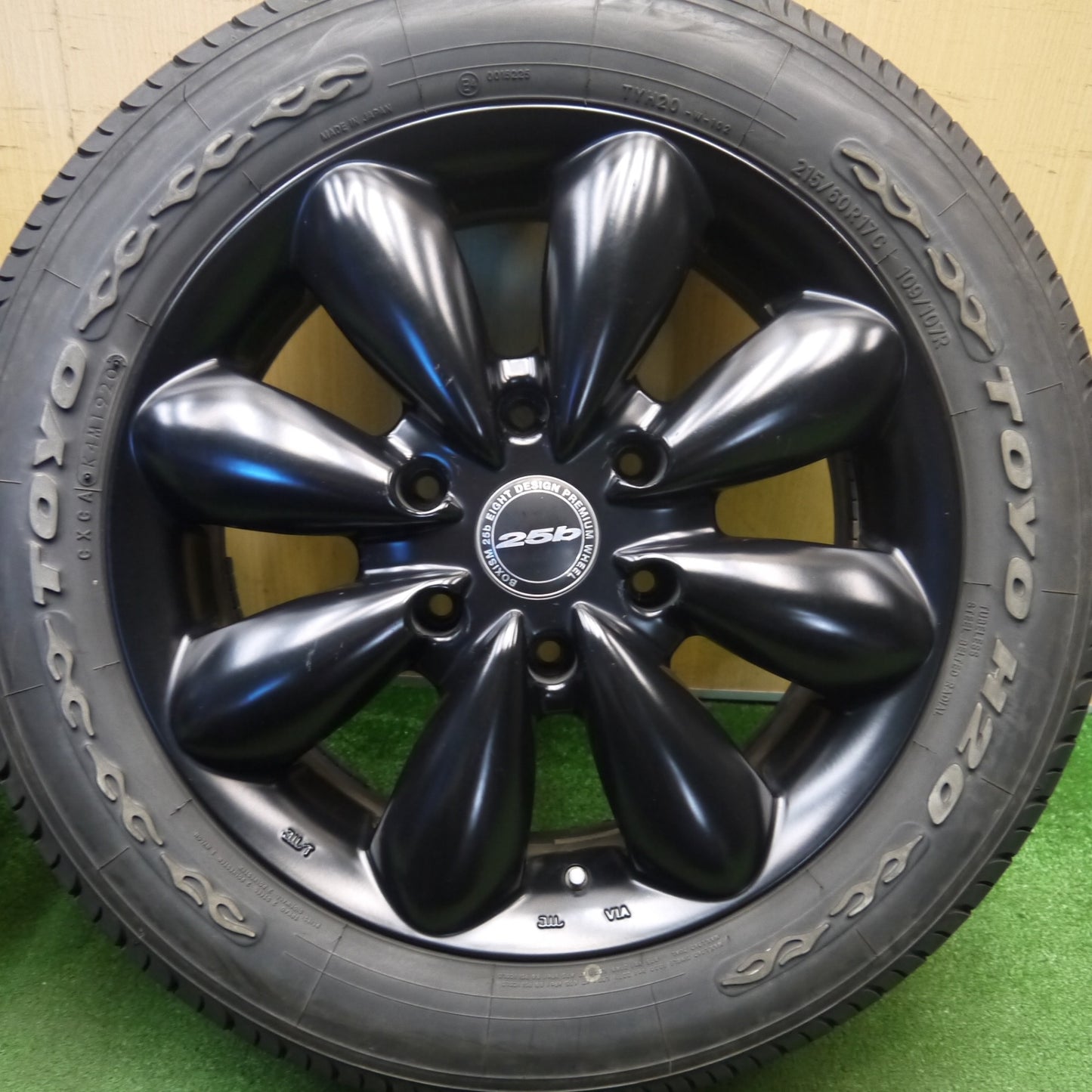 バリ溝！9.5分★215/60R17 109/107R トーヨー H20 ホワイトレター BOXISM 25b ボクシズム ボクシースタイル 17インチ PCD139.7/6H★6033005Hノ