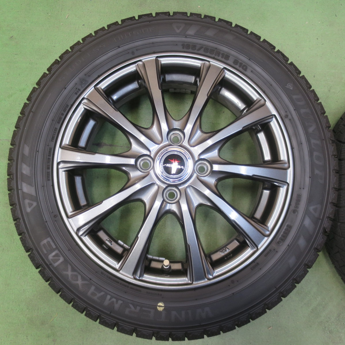 バリ溝！22年！キレイ！9.5分◎スタッドレス 165/65R15 ダンロップ ウインターマックス 03 AIRNOVA SB10 エアノヴァ 15インチ タフト ソリオ ハスラー 等 PCD100/4H◎6070807イス