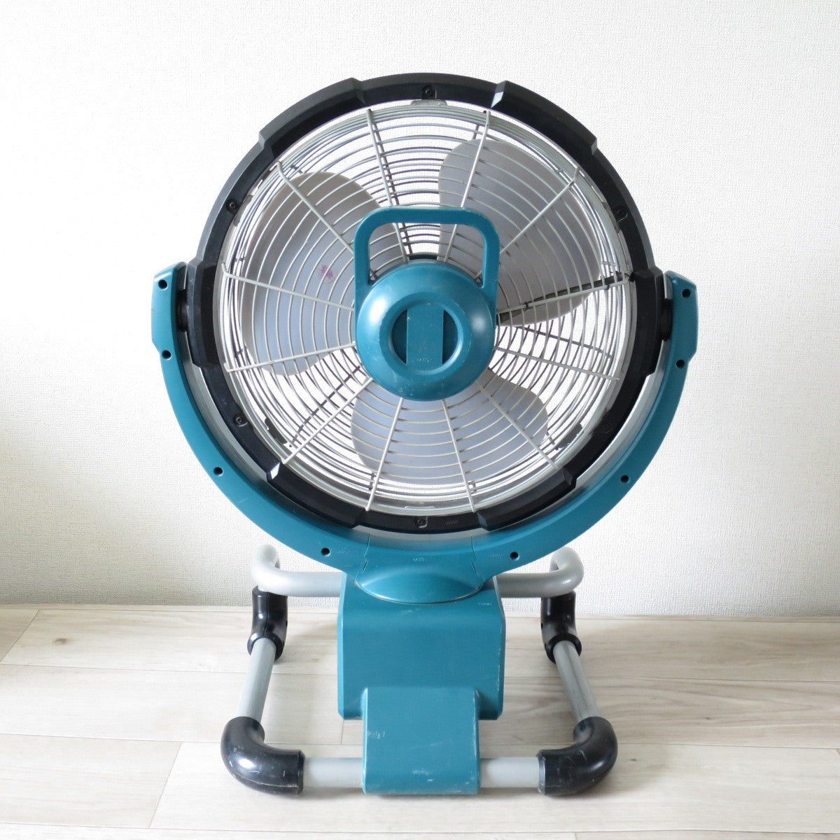 [送料無料] ◇マキタ 充電式 産業扇 CF300D ACアダプター 付き makita 扇風機 ファン◇