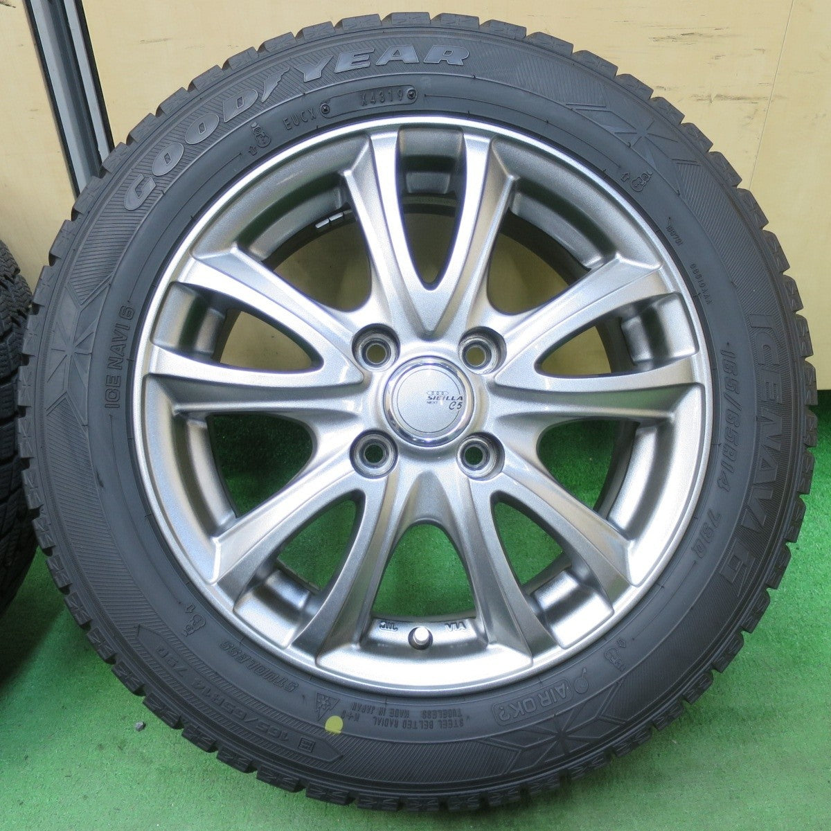 バリ溝！キレイ！9.5分以上★スタッドレス 165/65R14 グッドイヤー アイスナビ6 SIBILLA NEXT C5 シビラ 14インチ PCD100/4H★5021714イス