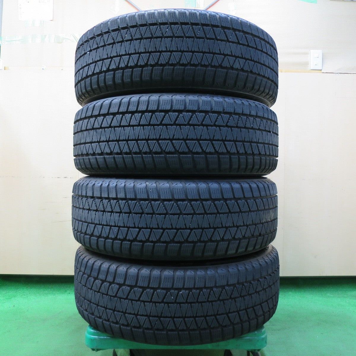 *送料無料* センサー付！バリ溝！キレイ！8.5分★レクサス RX450h バージョンL 純正 235/55R20 スタッドレス ブリヂストン ブリザック DM-V3 PCD114.3/5H★4061303イス