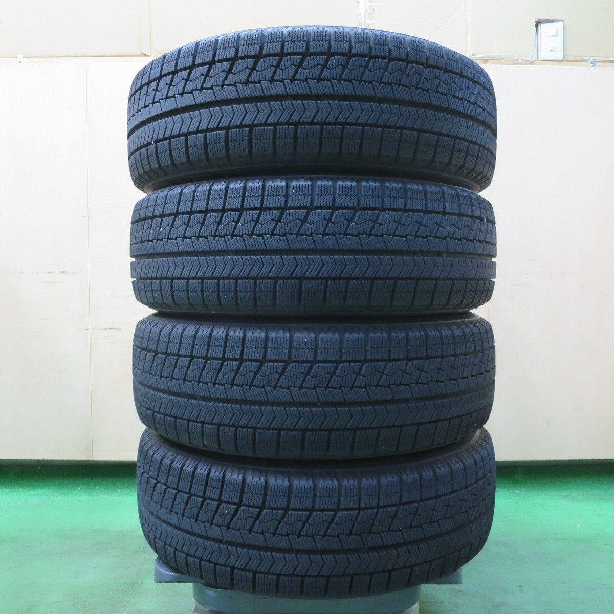 バリ溝！キレイ！9.5分★スタッドレス 185/60R15 ブリヂストン ブリザック VRX MANARAY SPORT マナレイスポーツ 15インチ PCD100/4H★5040706イス