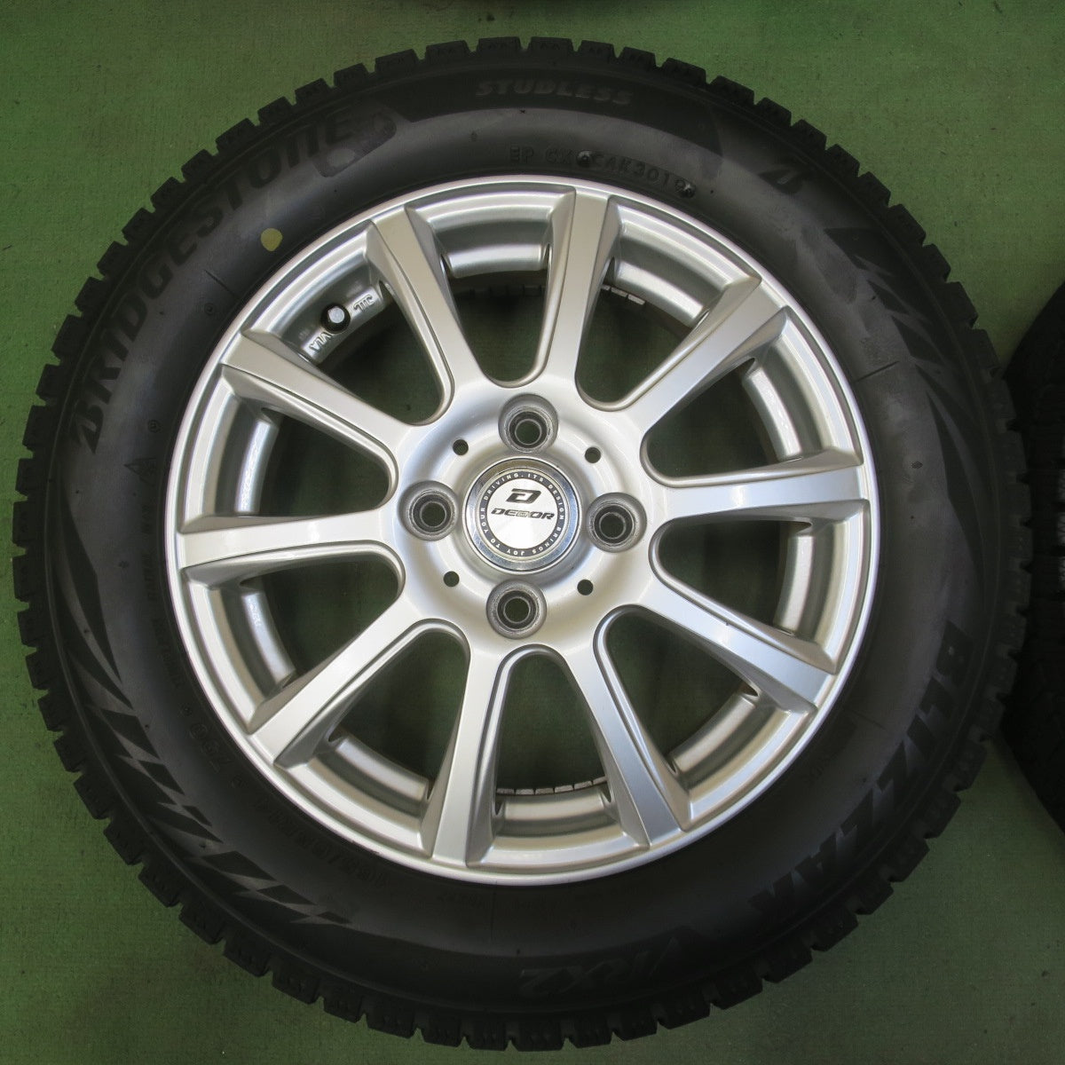 キレイ◎スタッドレス 165/65R14 ブリヂストン ブリザック VRX2 DEBOR 社外 アルミ 14インチ 軽サイズ PCD100/4H◎6072610イス