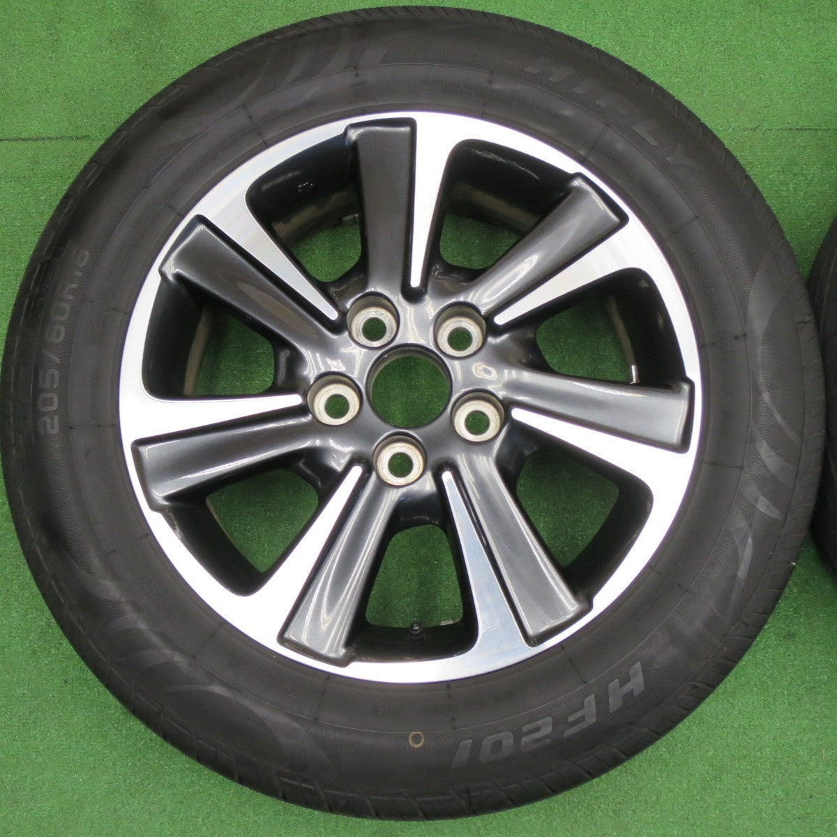 バリ溝！24年！9分★トヨタ 80系 ノア ヴォクシー 純正 205/60R16 ハイフライ HF201 16インチ PCD114.3/5H★6041209NKノ
