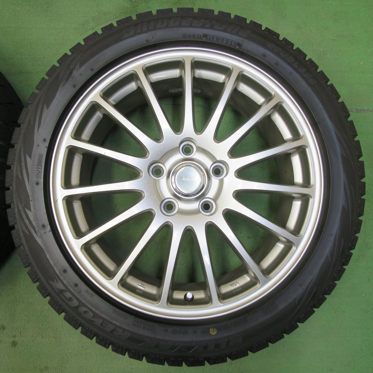 バリ溝！キレイ！9分★スタッドレス 215/50R17 ブリヂストン ブリザック REVO GZ ECO FORME エコフォルム 17インチ PCD114.3/5H★5082305イス