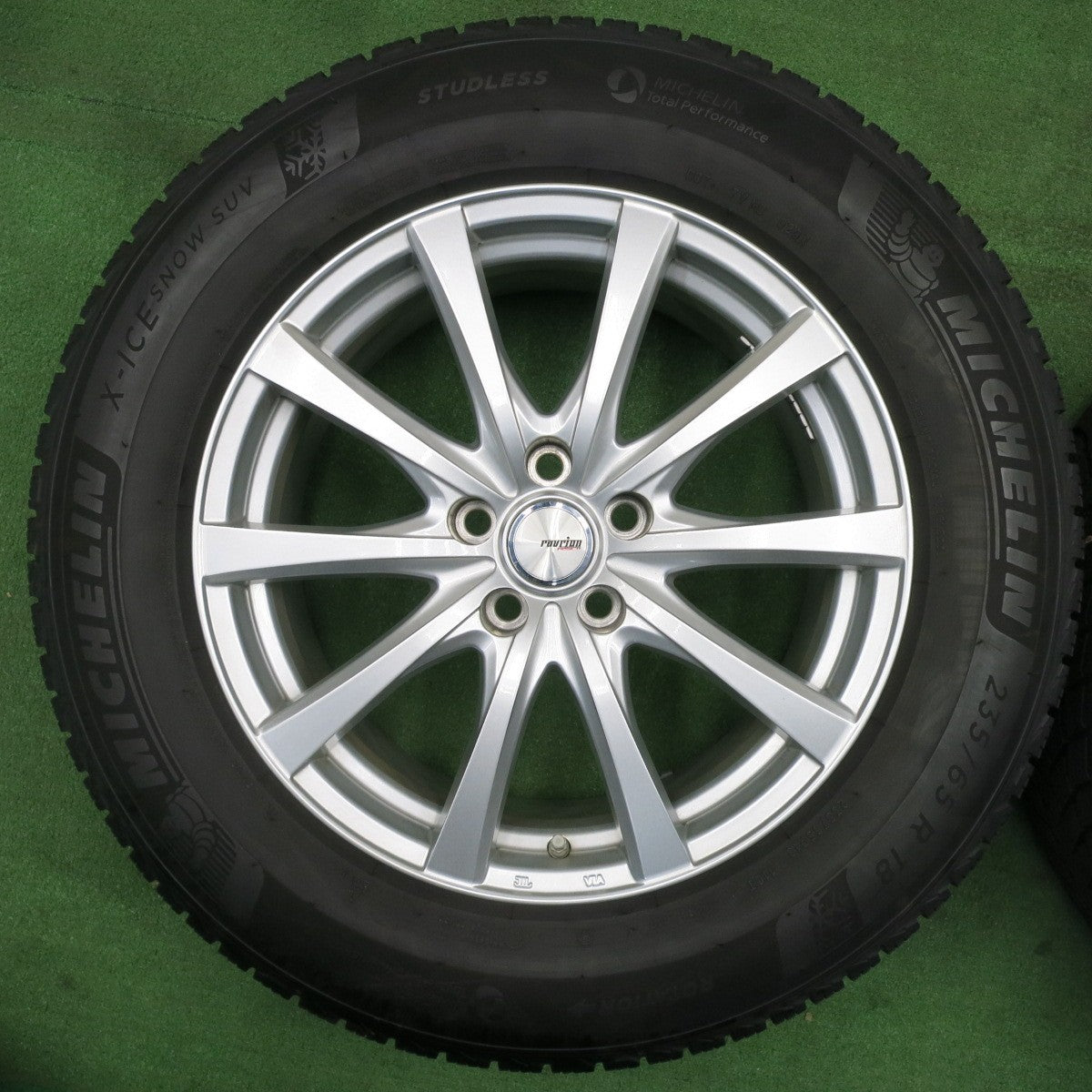 [送料無料] バリ溝！23年！9.5分★スタッドレス 235/65R18 ミシュラン X-ICE SNOW SUV ravrion RS01 ラブリオン 18インチ PCD114.3/5H★5020405NJス