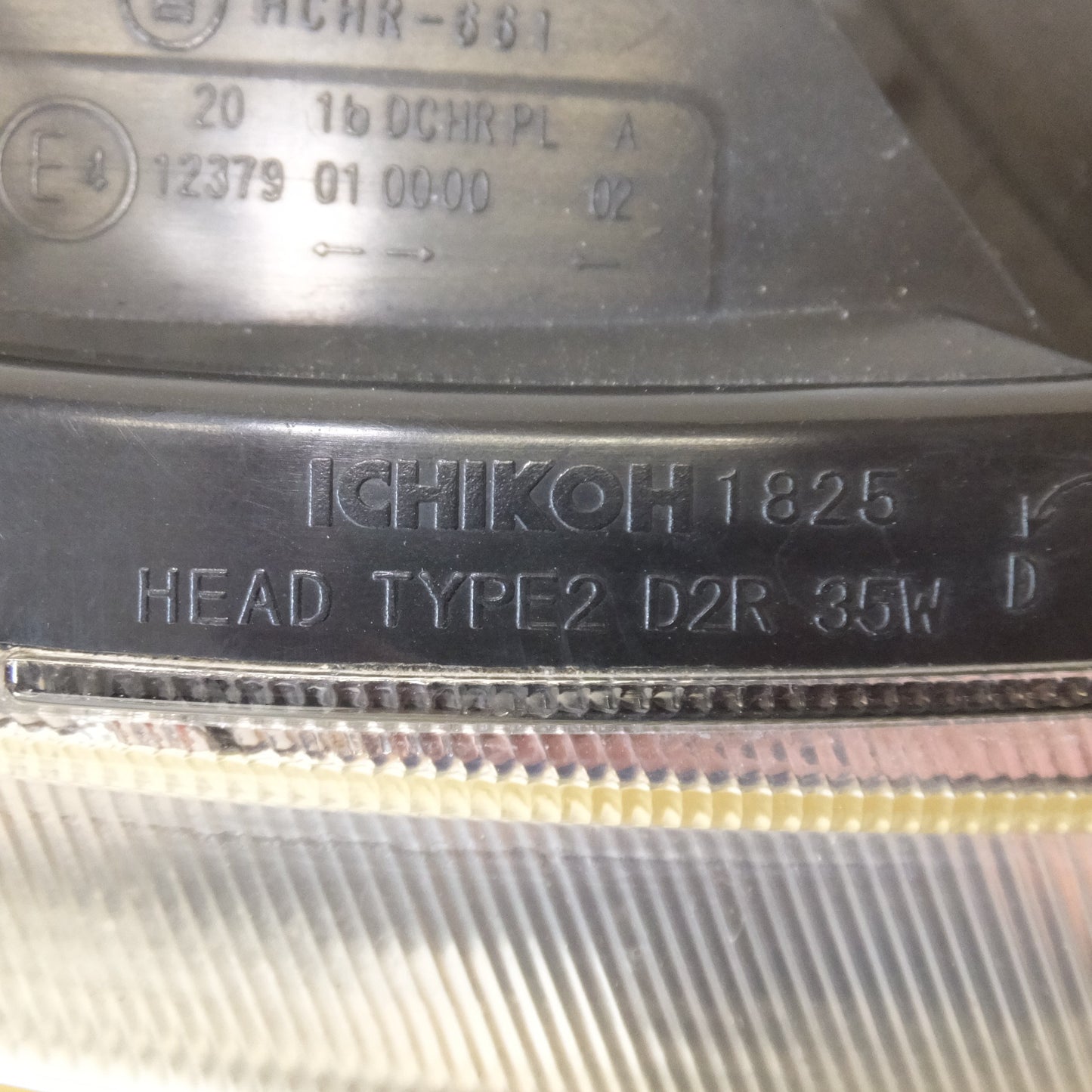 [送料無料] ★スバル SUBARU 純正 フォレスター SH5 SH9 ヘッドライト ICHIKOH 1825 R 右　HID球欠品★