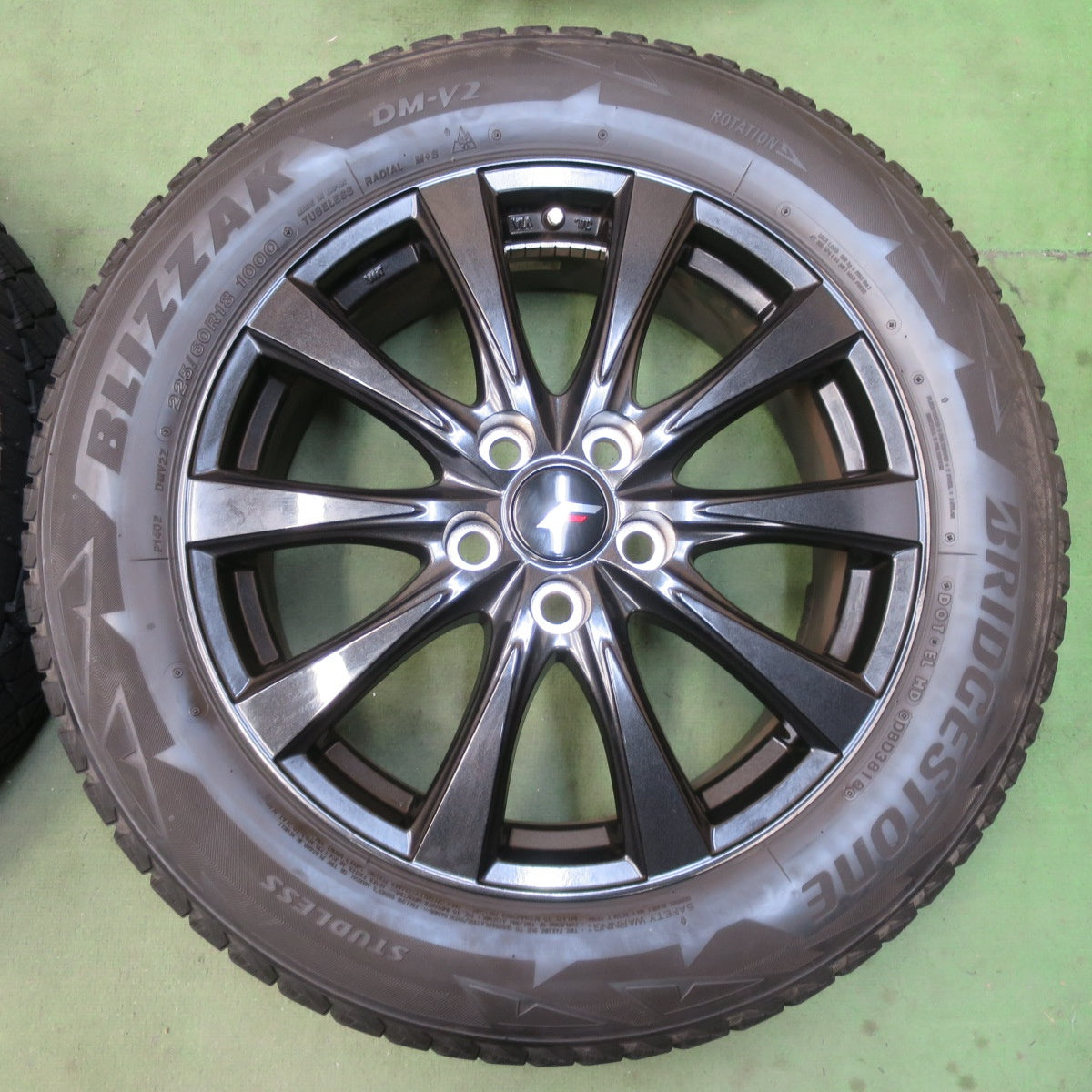 キレイ★40系 アルファード 等 LEHRMEISTER LF-IZOLA2 225/60R18 スタッドレス ブリヂストン ブリザック DM-V2 レアマイスター 18インチ PCD120/5H★6042511イス