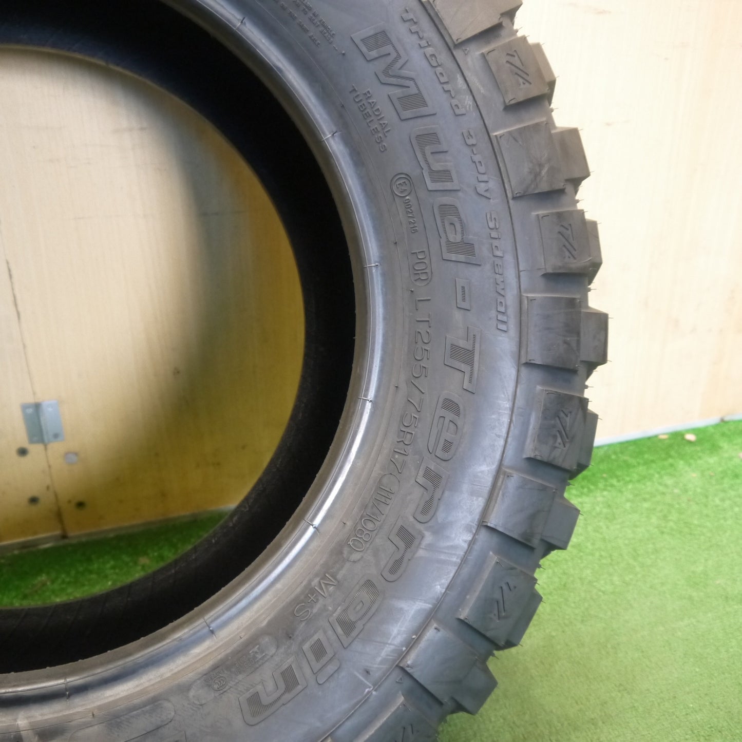 新車外し！1本★255/75R17 111/108Q BFグッドリッチ Mud-Terrain T/A KM2 タイヤ 17インチ ジープ ラングラー 等★6071304Hノタ