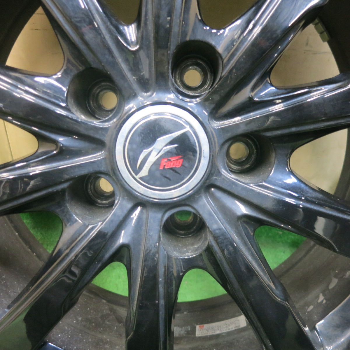 バリ溝！キレイ！9.5分★スタッドレス 215/60R17 トーヨー ウインター トランパス TX Fang ファング 17インチ PCD114.3/5H★6032101SKス