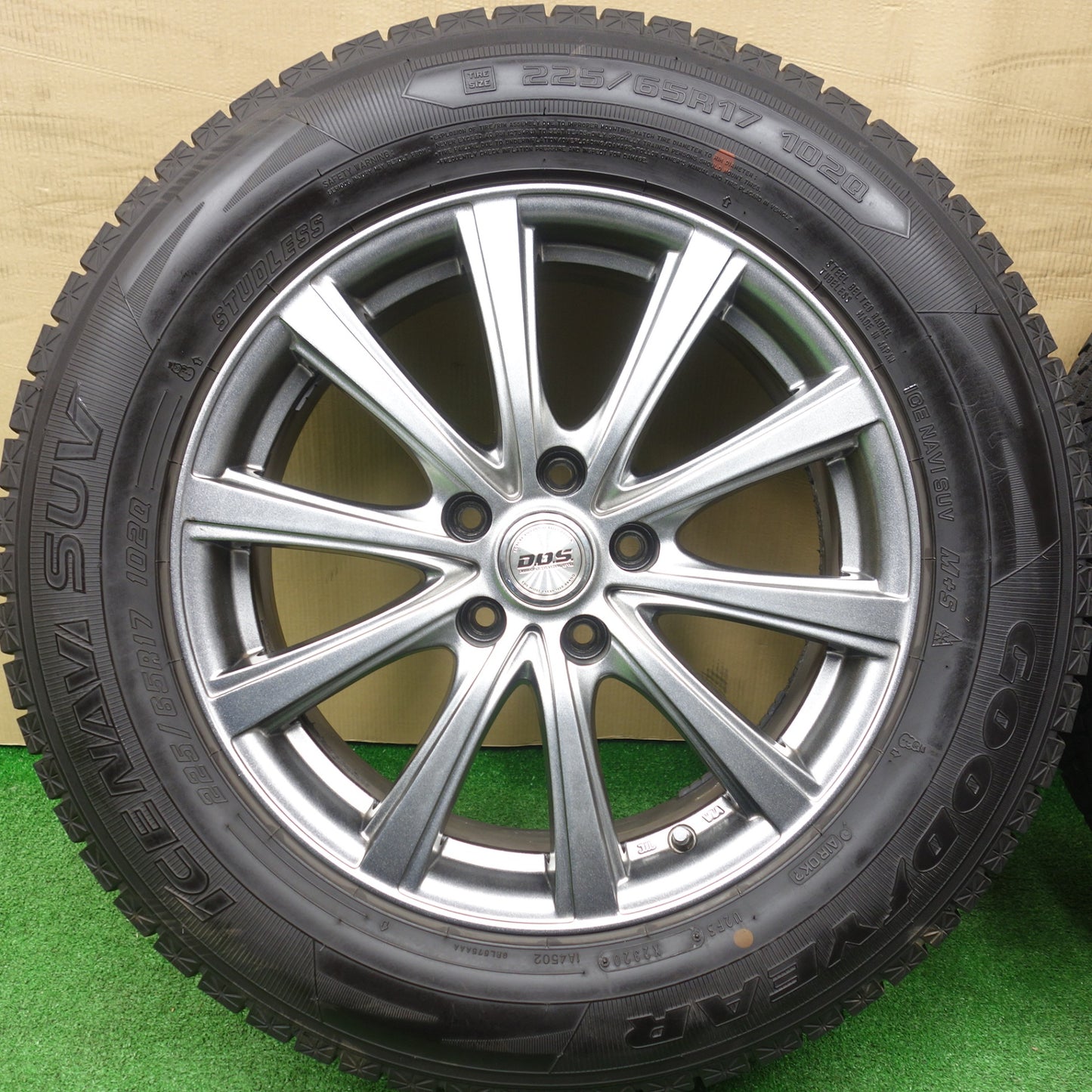 バリ溝！キレイ！ほぼ10分★スタッドレス 225/65R17 グッドイヤー アイスナビ SUV D.O.S. DOS 17インチ PCD114.3/5H★5121503KTス