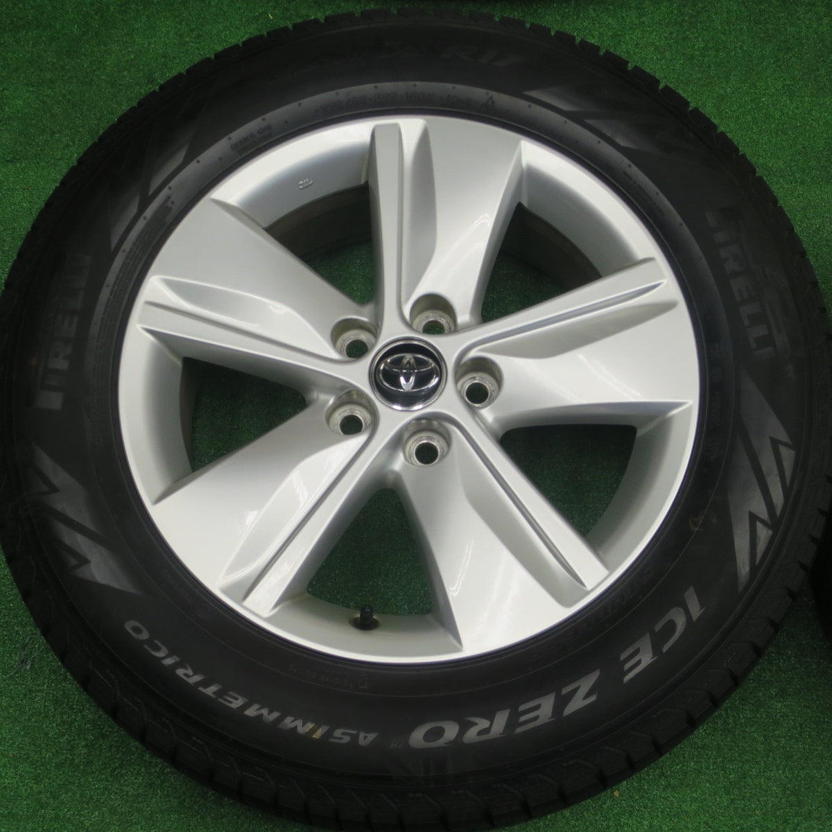 バリ溝！22年！9.5分以上★トヨタ 60系 ハリアー 純正 225/65R17 スタッドレス ピレリ アイスゼロ アシンメトリコ 17インチ PCD114.3/5H★5121801NKス