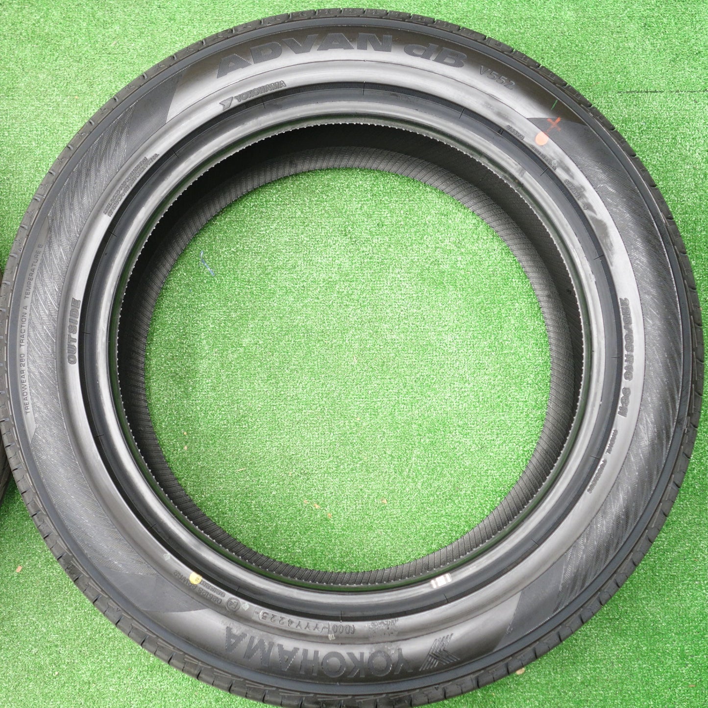 新車外し！25年★225/55R18 ヨコハマ アドバン dB V552 タイヤ 18インチ デリカ D:5 エルグランド アルファード ヴェルファイア 等★5121408KTノタ