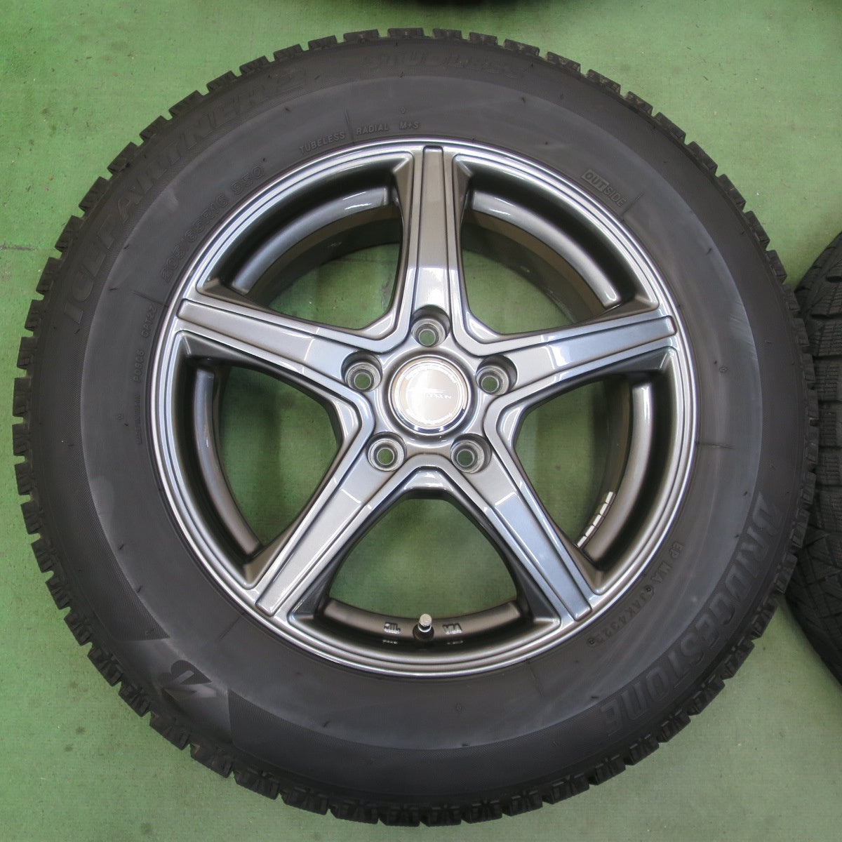 バリ溝！23年！キレイ！9.5分★スタッドレス 205/65R16 ブリヂストン アイスパートナー2 TOPRUN トップラン 16インチ PCD114.3/5H★6060908イス