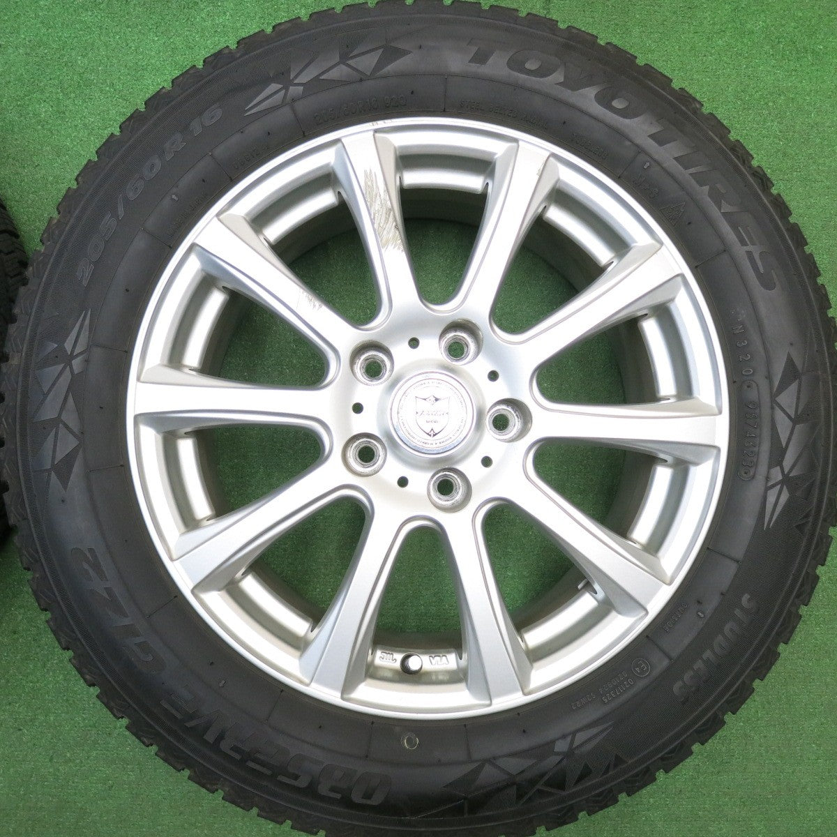 バリ溝！23年！9.5分★スタッドレス 205/60R16 トーヨー オブザーブ GIZ2 JOKER ジョーカー 16インチ PCD114.3/5H★5121415HAス