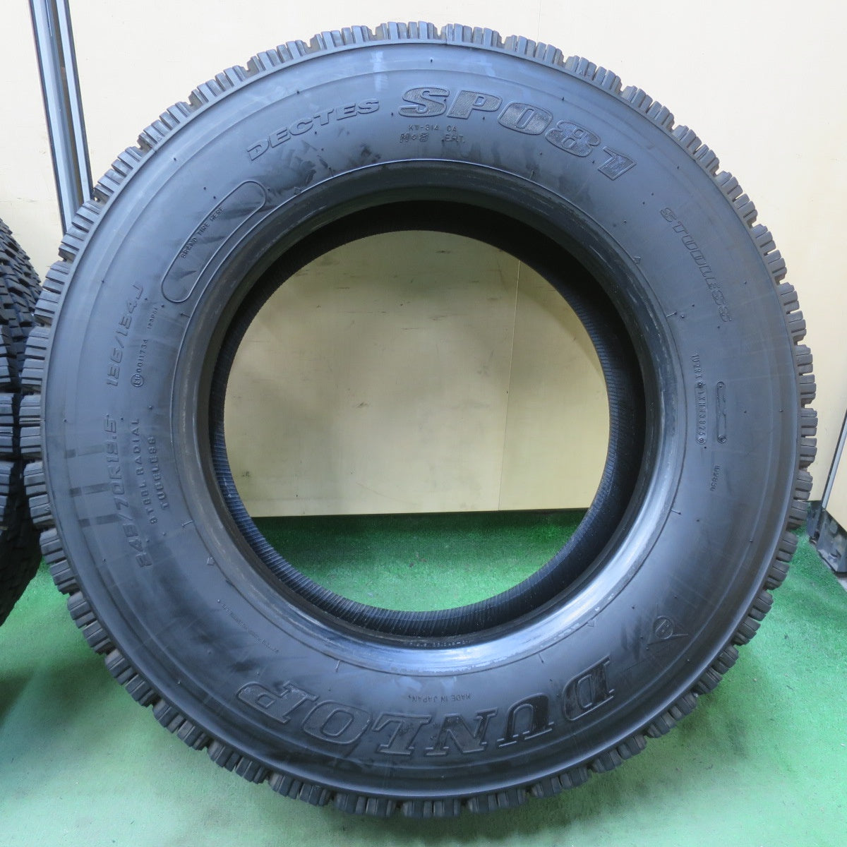 バリ溝！25年！9.5分！2本★トラック タイヤ 245/70R19.5 136/134J スタッドレス ダンロップ デクテス SP081 DECTES 19.5インチ★6041301イスタ