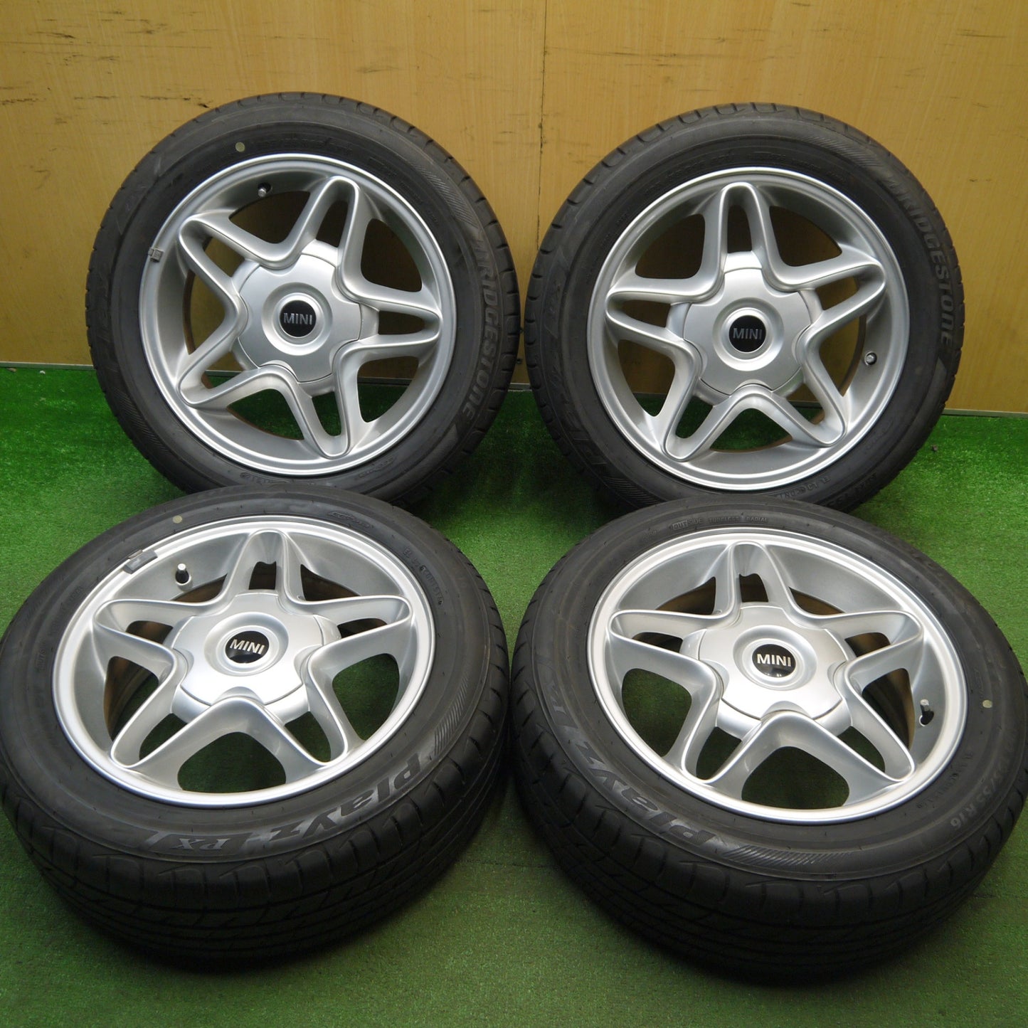 バリ溝！9.5分以上★MINI ミニ クーパー S R55 R56 純正 195/55R16 ブリヂストン プレイズ PX 16インチ PCD100/4H★6012703Hノ