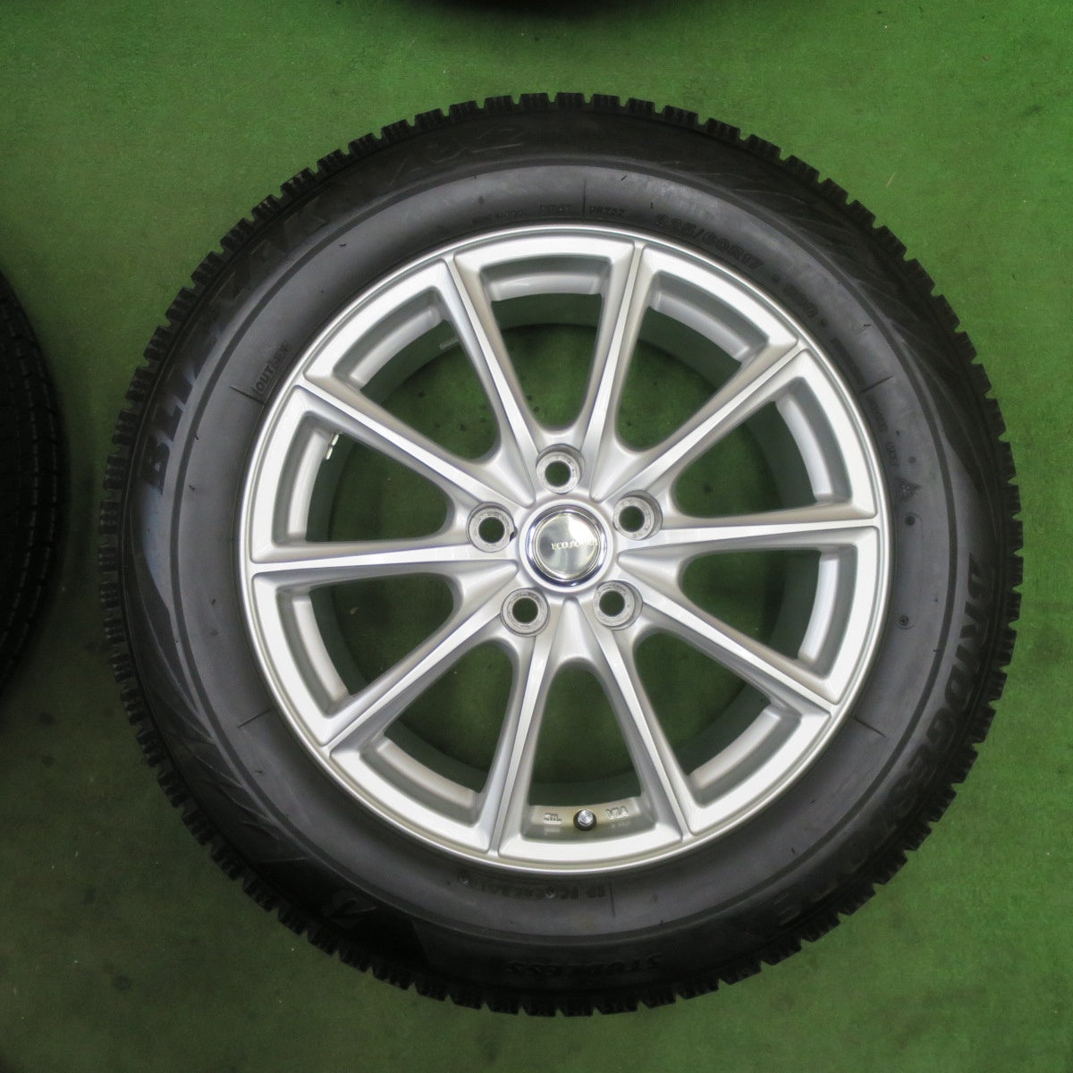 バリ溝！キレイ！9.5分★スタッドレス 225/60R17 ブリヂストン ブリザック VRX2 ECO FORME エコフォルム 17インチ PCD114.3/5H★6022108TTス