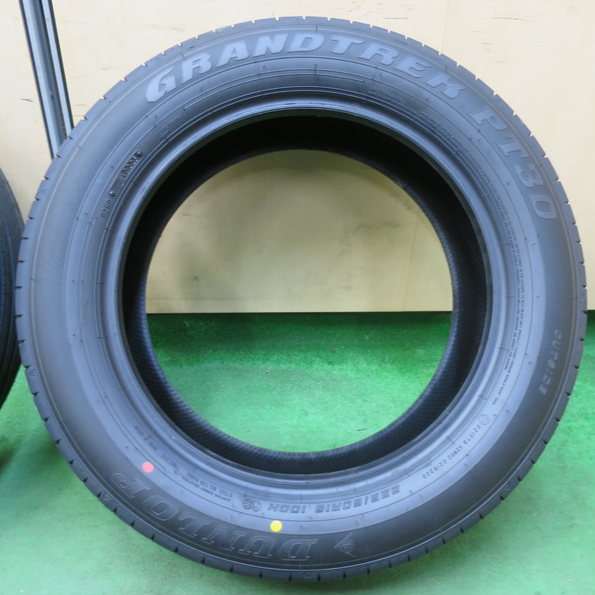 [送料無料] 新車外し！25年★225/60R18 ダンロップ グラントレック PT30 タイヤ 18インチ ハリアー RAV4 エクストレイル等★5030616イノタ