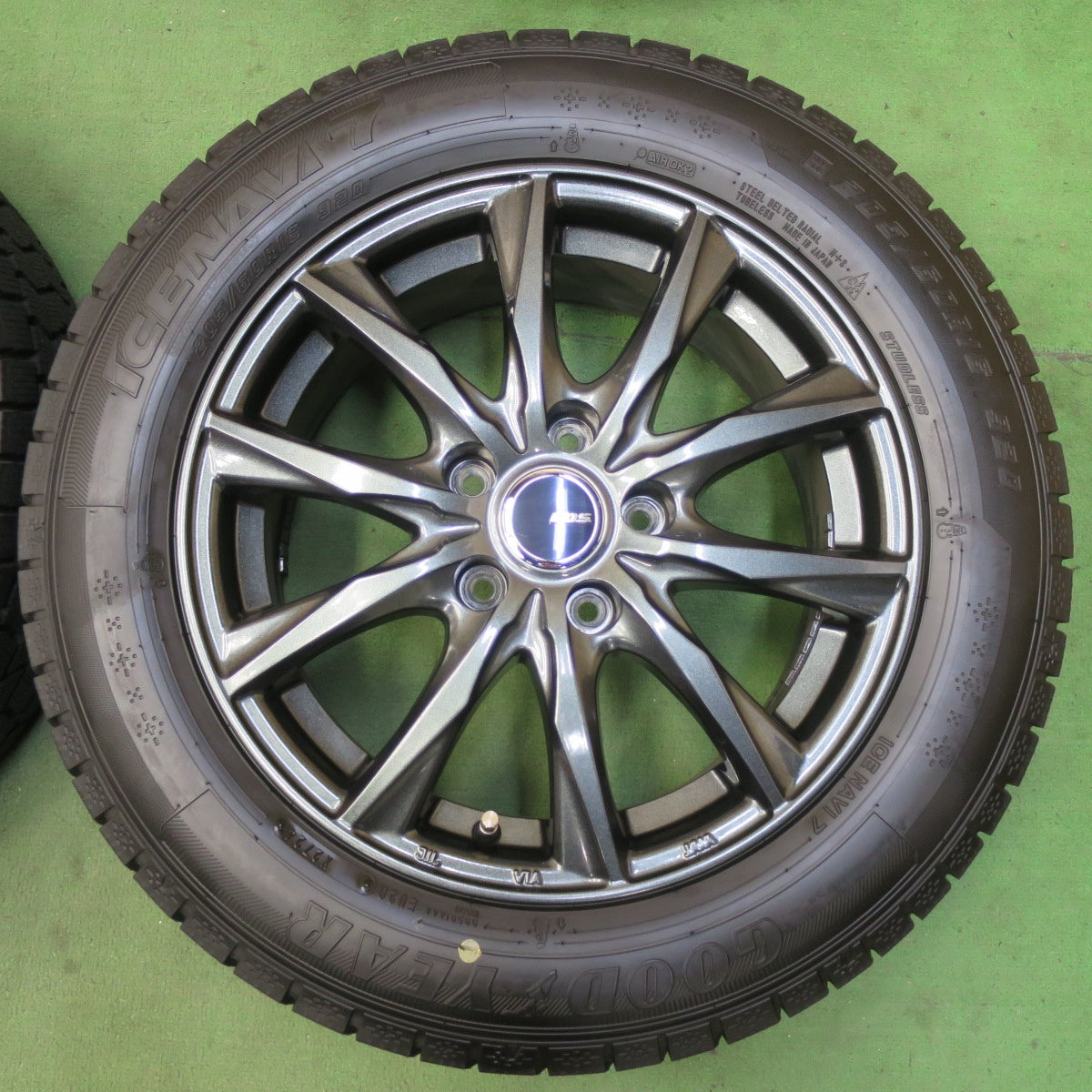 バリ溝！24年！キレイ！ほぼ10分★スタッドレス 205/60R16 グッドイヤー アイスナビ7 D.O.S. DOS 16インチ PCD114.3/5H★5070606イス