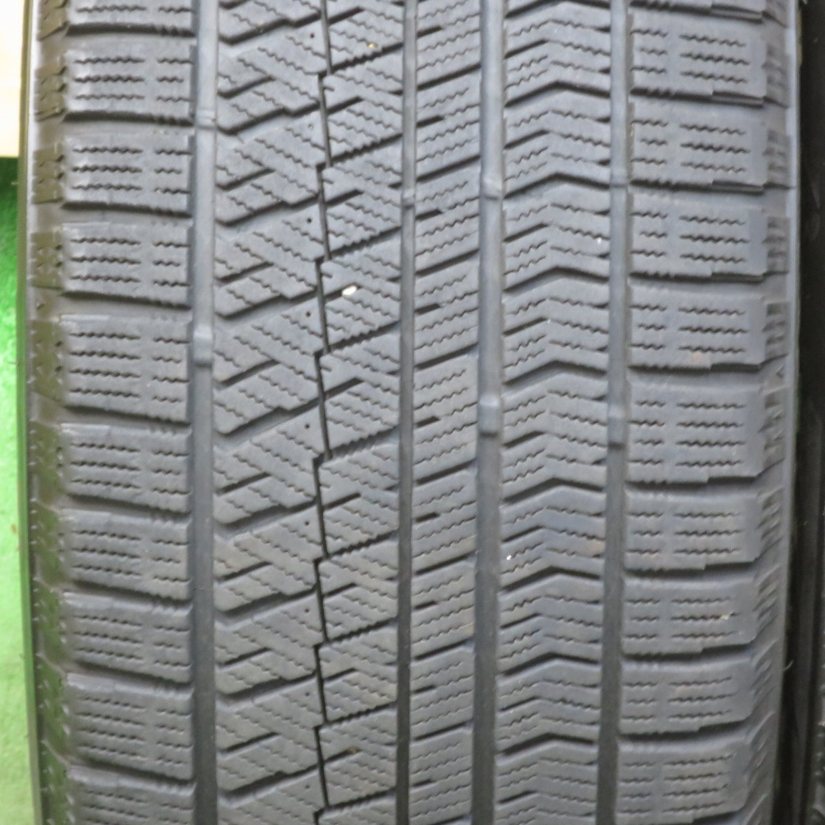 バリ溝！キレイ！9.5分★Lehrmeister L-F SPORT 235/50R18 スタッドレス ブリヂストン ブリザック VRX2 レアマイスター LF スポーツ 18インチ PCD114.3/5H★5111004TTス