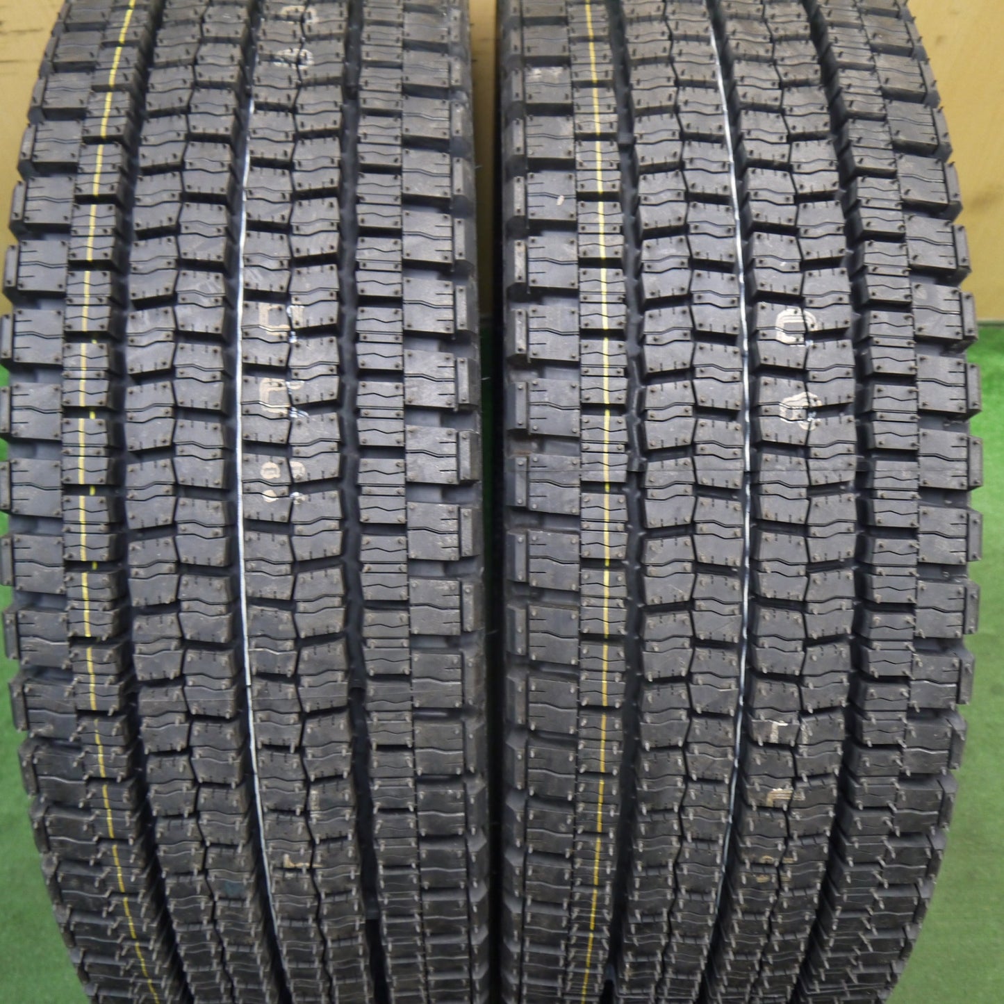 未使用！24年！2本★トラック タイヤ 245/70R19.5 136/134J スタッドレス ダンロップ デクテス SP001 19.5インチ DECTES★5061107KKスタ
