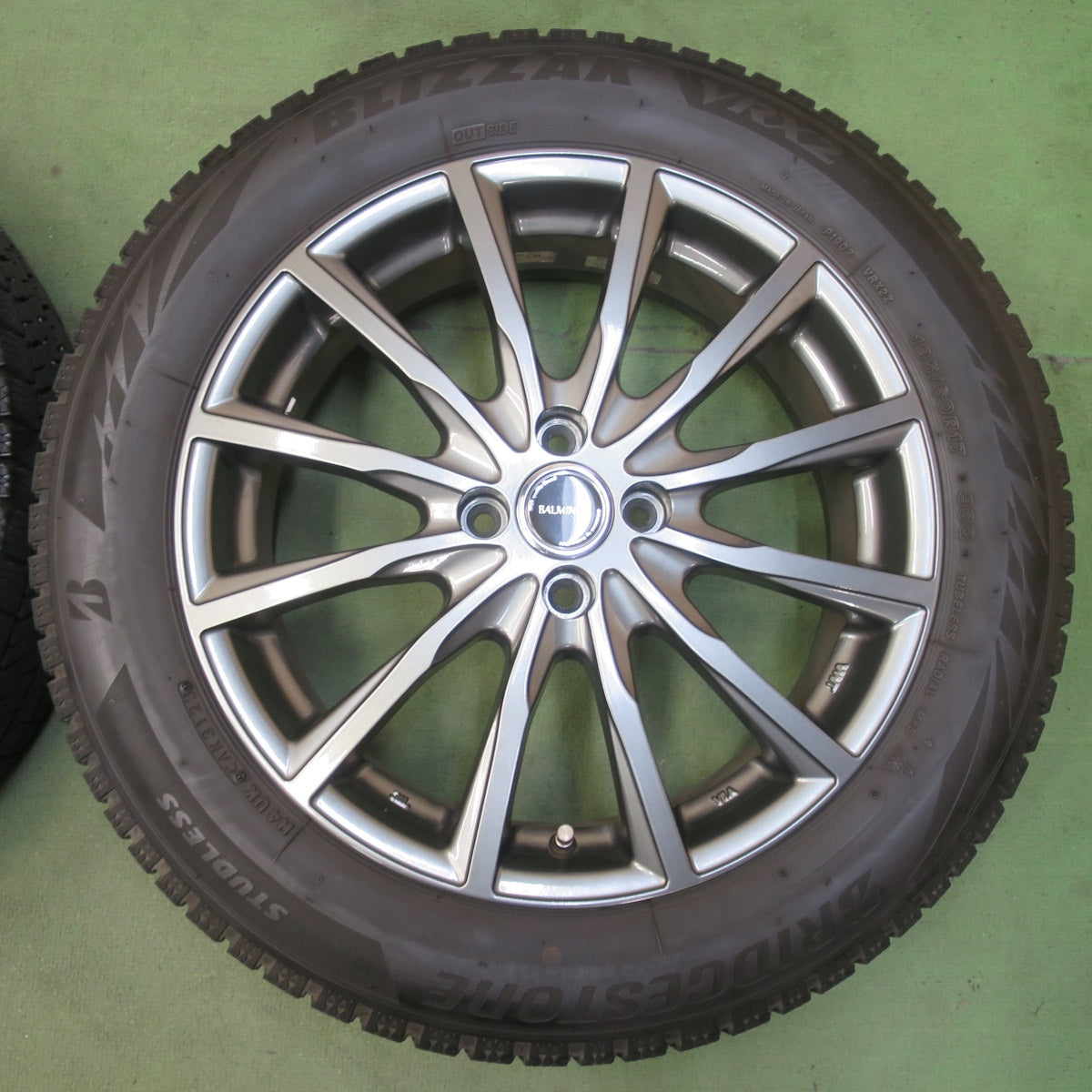 バリ溝！23年！キレイ！8.5分◎スタッドレス 195/60R17 ブリヂストン ブリザック VRX2 BALMINUM AR12 バルミナ 17インチ PCD100/4H◎6080604イス