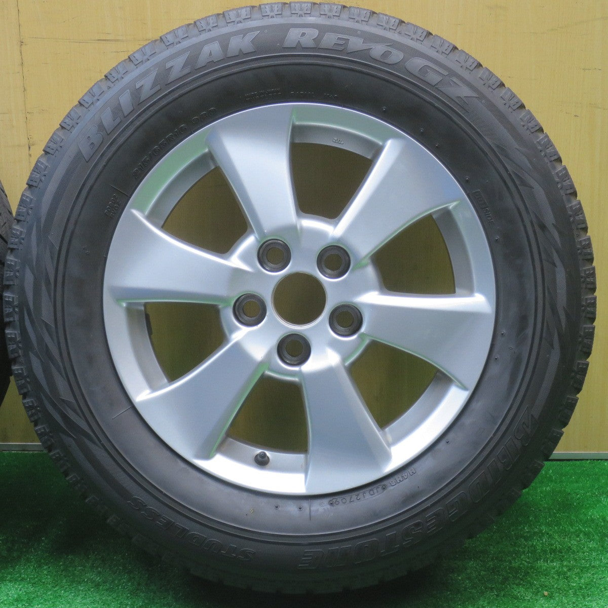 キレイ★トヨタ 20系 アルファード ヴェルファイア 純正 215/65R16 スタッドレス ブリヂストン ブリザック REVO GZ 16インチ PCD114.3/5H★5101604NJス
