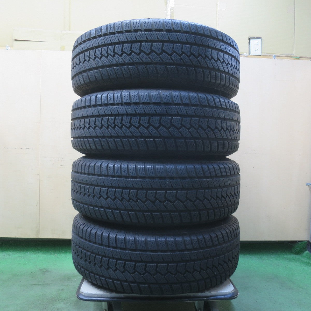 バリ溝！9分★BMW X5 純正 235/65R17 スタッドレス ハイフライ Win-turi 212 17インチ PCD120/5H★6032308イス