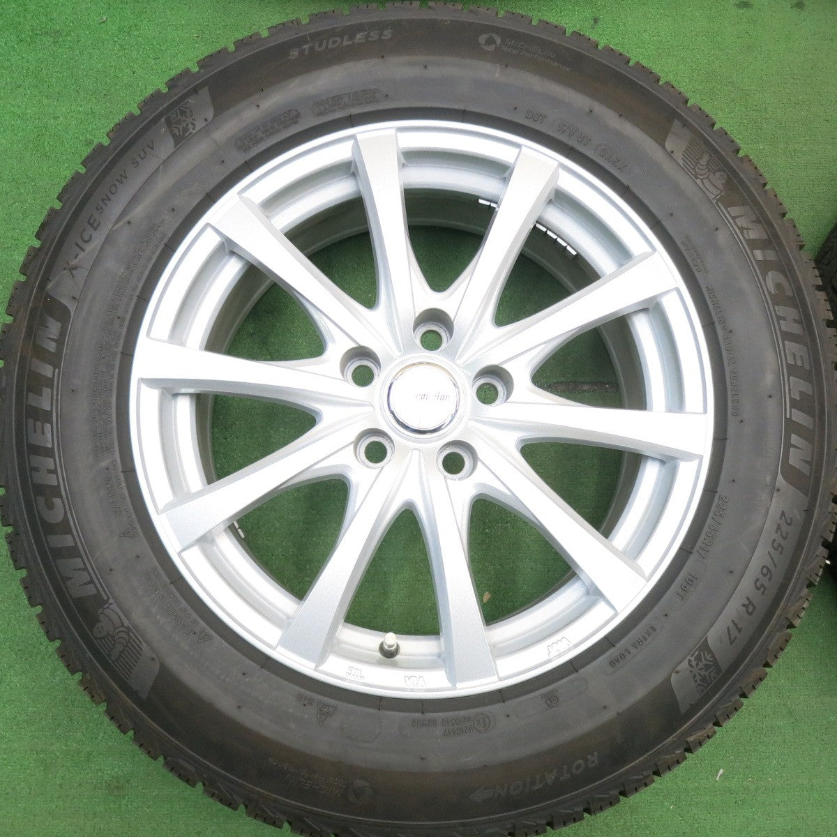 バリ溝！24年！キレイ！ほぼ10分★スタッドレス 225/65R17 ミシュラン X-ICE SNOW SUV ravrion RS01 ラブリオン 17インチ PCD114.3/5H★5051106HAス