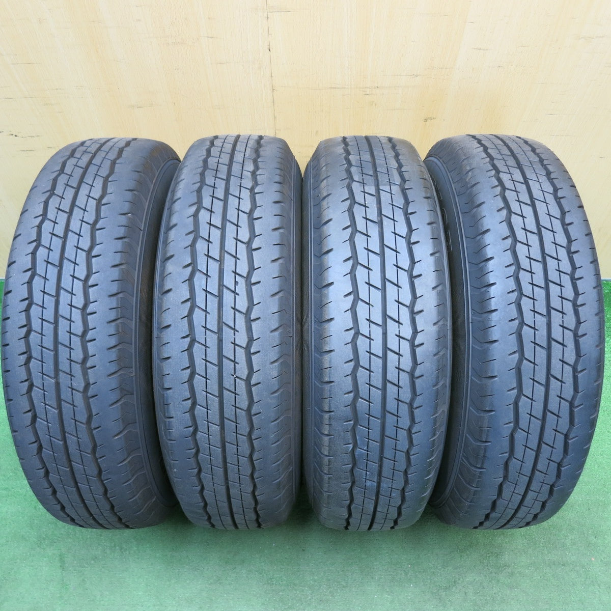 バリ溝！24年！キレイ！9.5分★トヨタ 200系 ハイエース 純正 スチール 195/80R15 107/105S ダンロップ SP175N 15インチ PCD139.7/6H★6051412HAノ