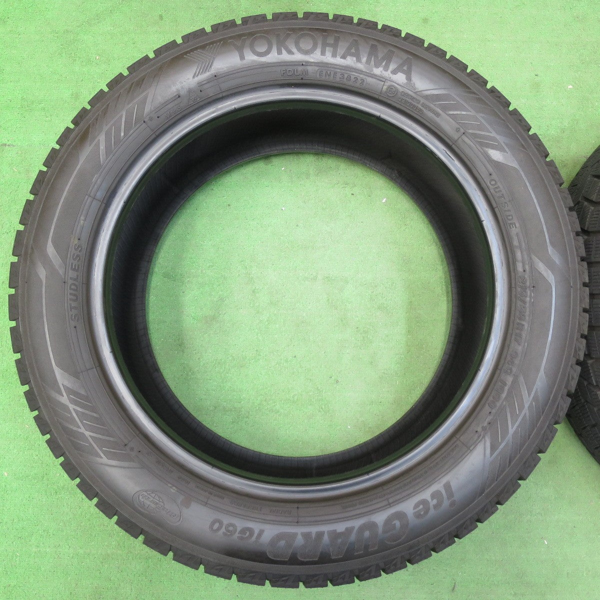 [送料無料] バリ溝！22年！9.5分以上★スタッドレス 215/55R17 ヨコハマ アイスガード iG60 タイヤ 17インチ ヴェゼル カムリ クラウン 等★4111302イスタ