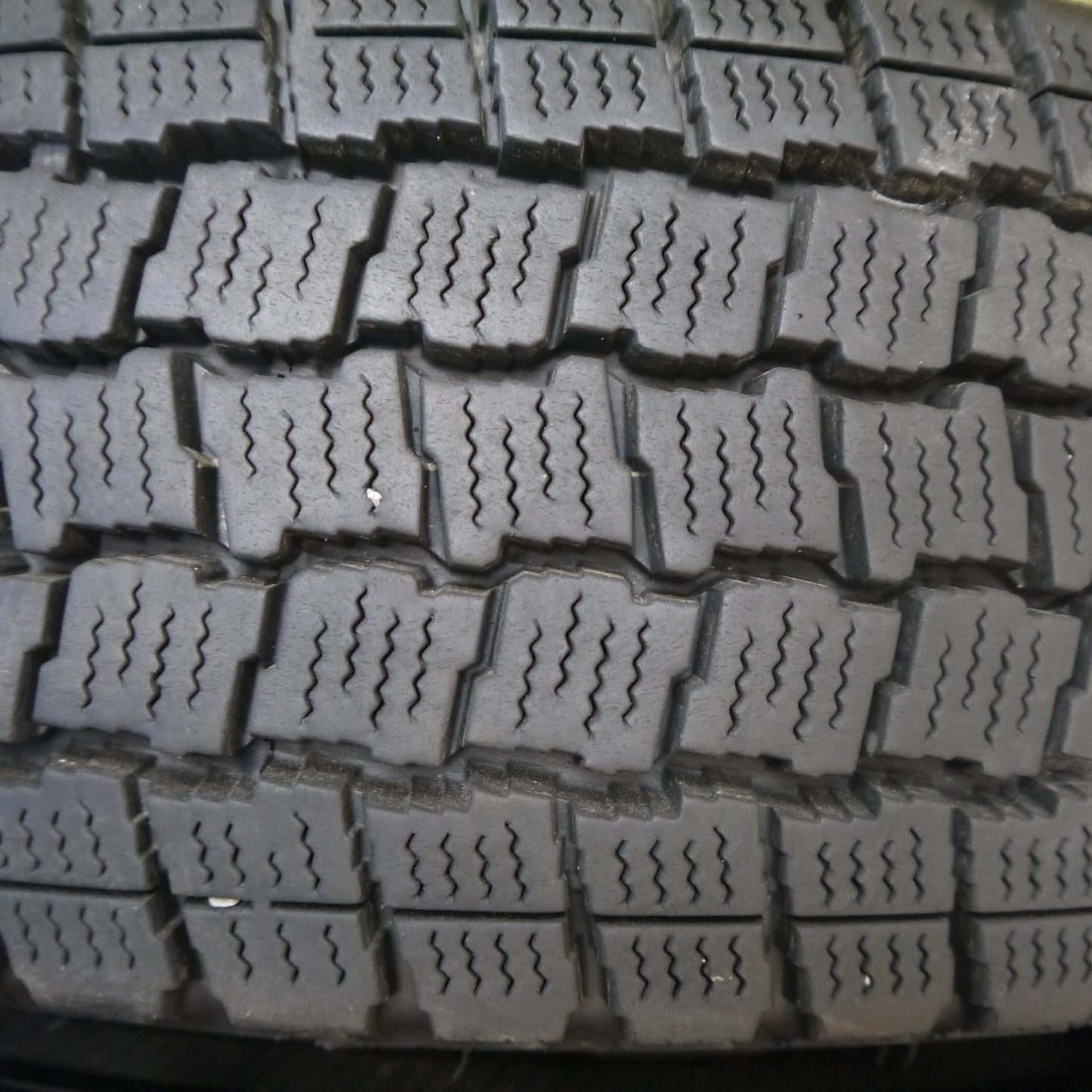 バリ溝！9.5分★スタッドレス 195/80R15 107/105L グッドイヤー アイスナビ CARGO BISON BN-01 バイソン カーゴ 15インチ PCD139.7/6H★6050101Hス
