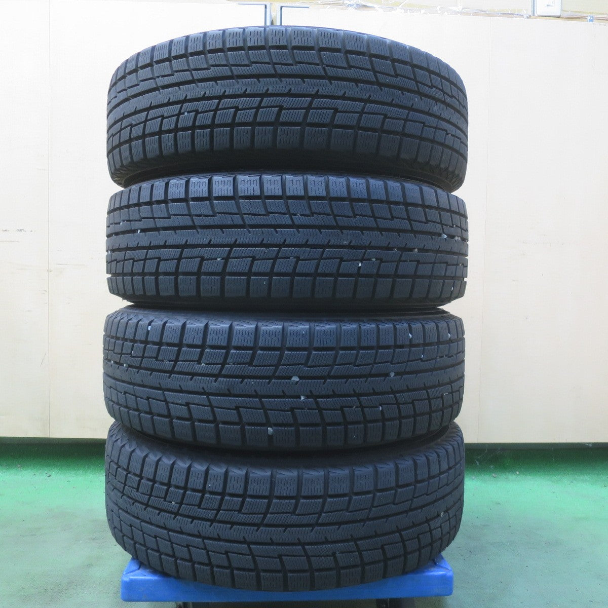バリ溝！24年！キレイ！9.5分以上◎スタッドレス 185/65R15 ヨコハマ アイスガード iG52C SCHNEIDER シュナイダー 15インチ PCD100/4H◎6072605イス