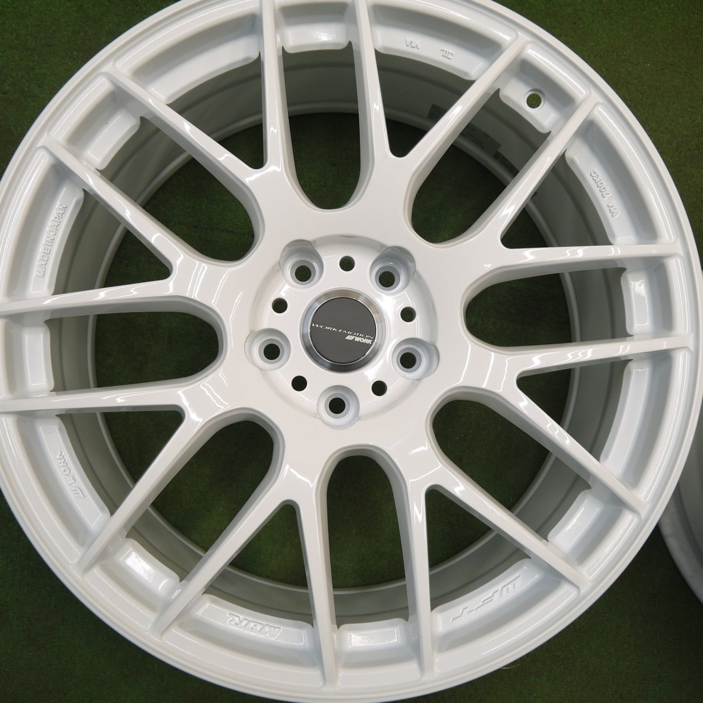 未使用！付属品付き★WORK EMT-M8R 19インチ ホイール ワーク 19×8.5J PCD114.3/5H★6032413Hホ