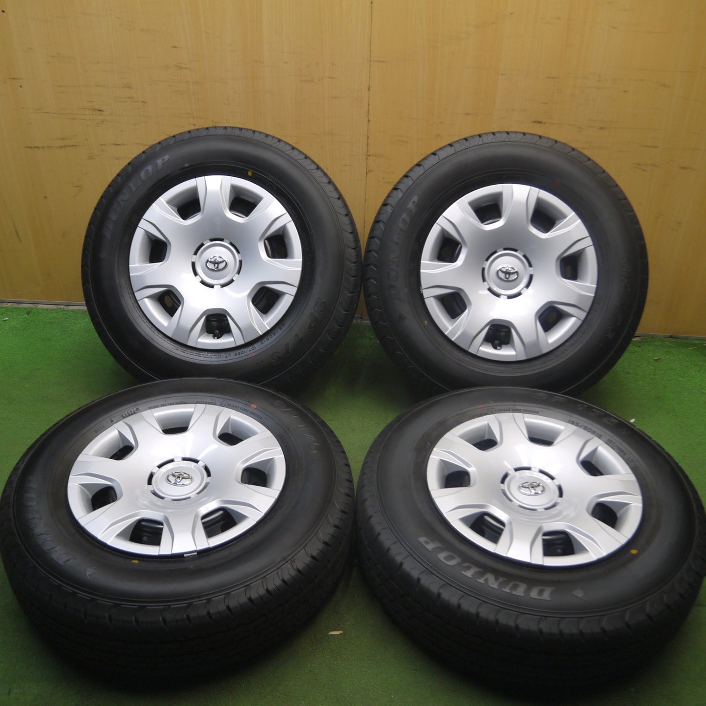 *送料無料* 新車外し！24年★トヨタ 200系 ハイエース 純正 スチール 195/80R15 107/105S ダンロップ SP175N PCD139.7/6H★4061408Hノ
