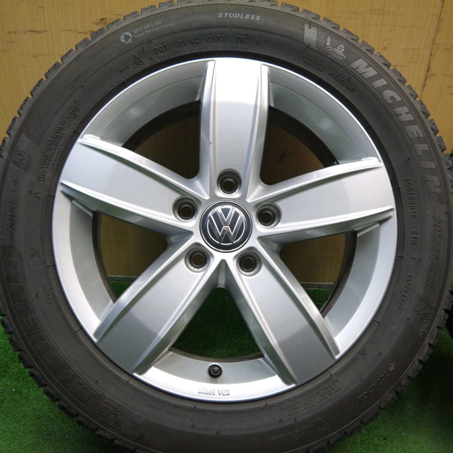 キレイ★ワーゲン ゴルフ 純正 205/55R16 スタッドレス ミシュラン X-ICE3+ 16インチ PCD112/5H★5042207Hス