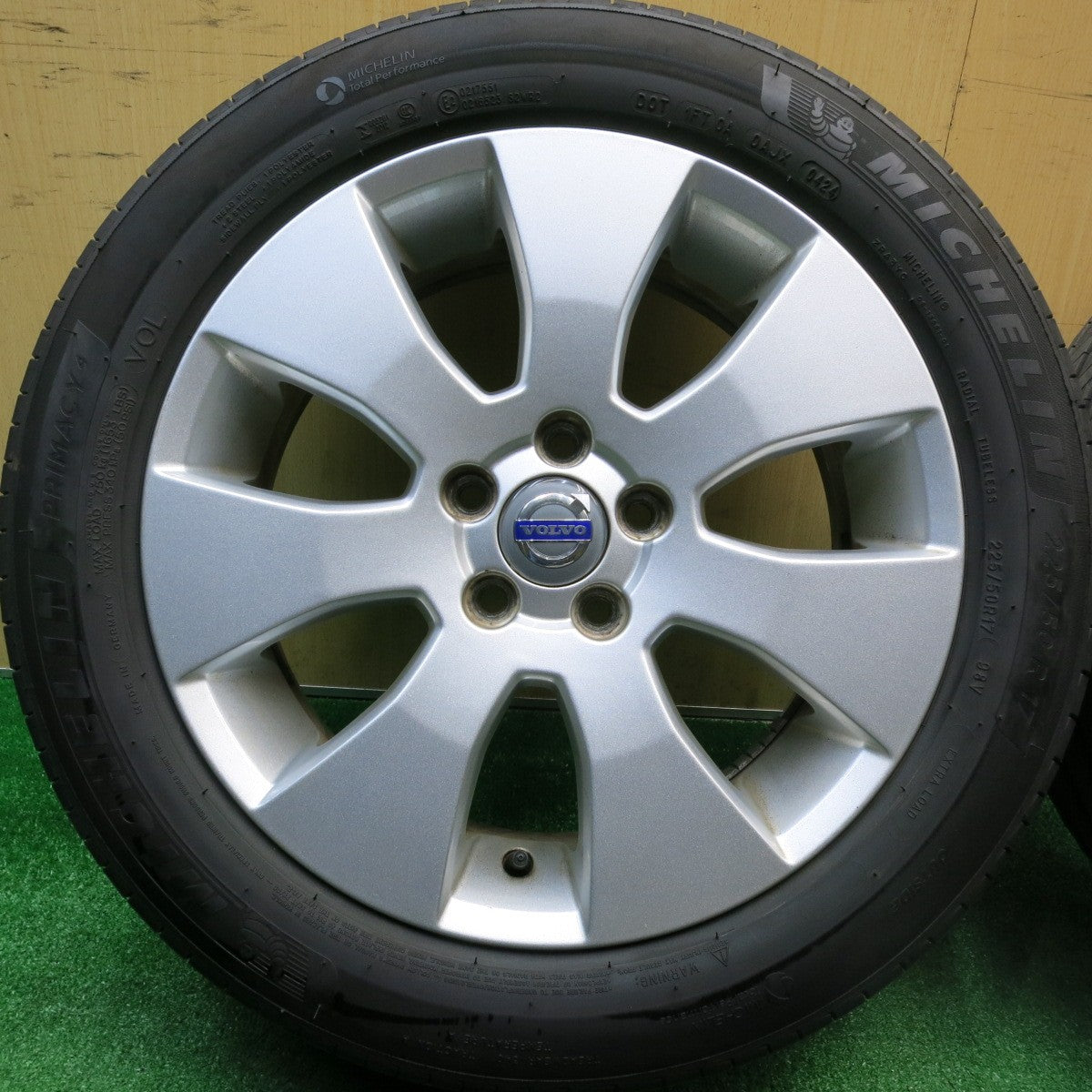 バリ溝！24年！9分★ボルボ V70 純正 225/50R17 ミシュラン プライマシー4 VOL 17インチ PCD108/5H★5111310HAノ