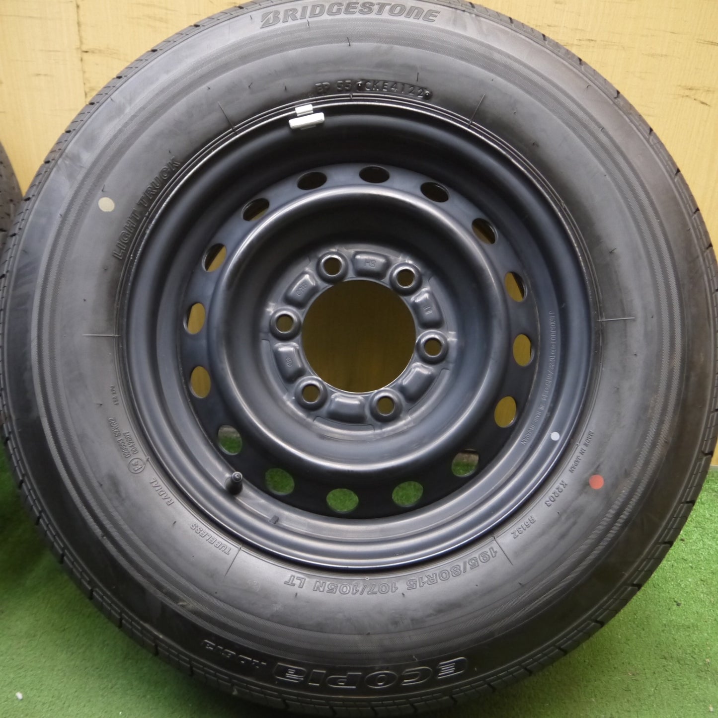 *送料無料* 新車外し！22年★トヨタ ハイエース 純正 スチール 195/80R15 107/105N ブリヂストン エコピア RD613 15インチ PCD139.7/6H★4060409Hノ