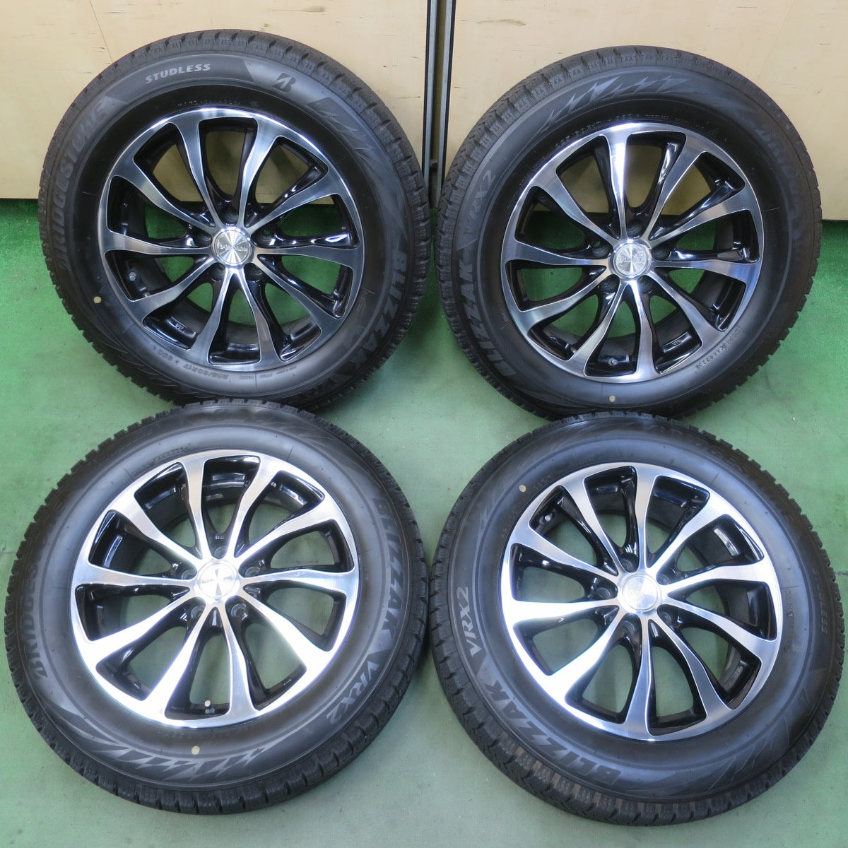 バリ溝！23年！キレイ！9.5分以上◎スタッドレス 225/60R17 ブリヂストン ブリザック VRX2 BALMINUM バルミナ 17インチ PCD114.3/5H◎6061205イス