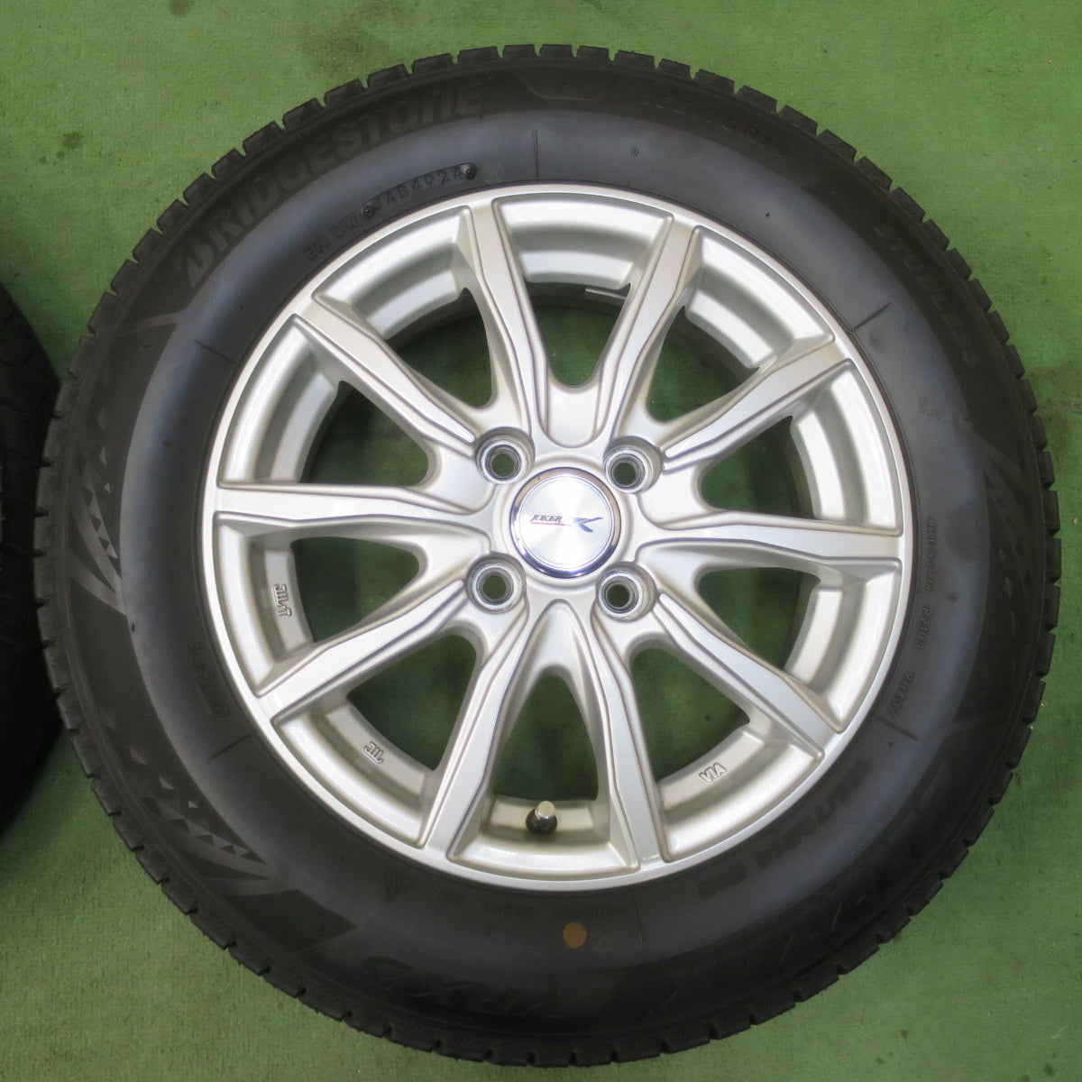 バリ溝！24年！ほぼ10分★スタッドレス 165/70R14 ブリヂストン ブリザック VRX3 JOKER ジョーカー 14インチ PCD100/4H★6011606イス