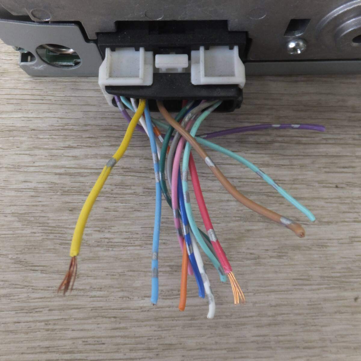 [送料無料] ジャンク★三菱 MITSUBISHI 純正 カーオーディオ CDプレーヤー U235 8701A124 DY-1MJ8-T★
