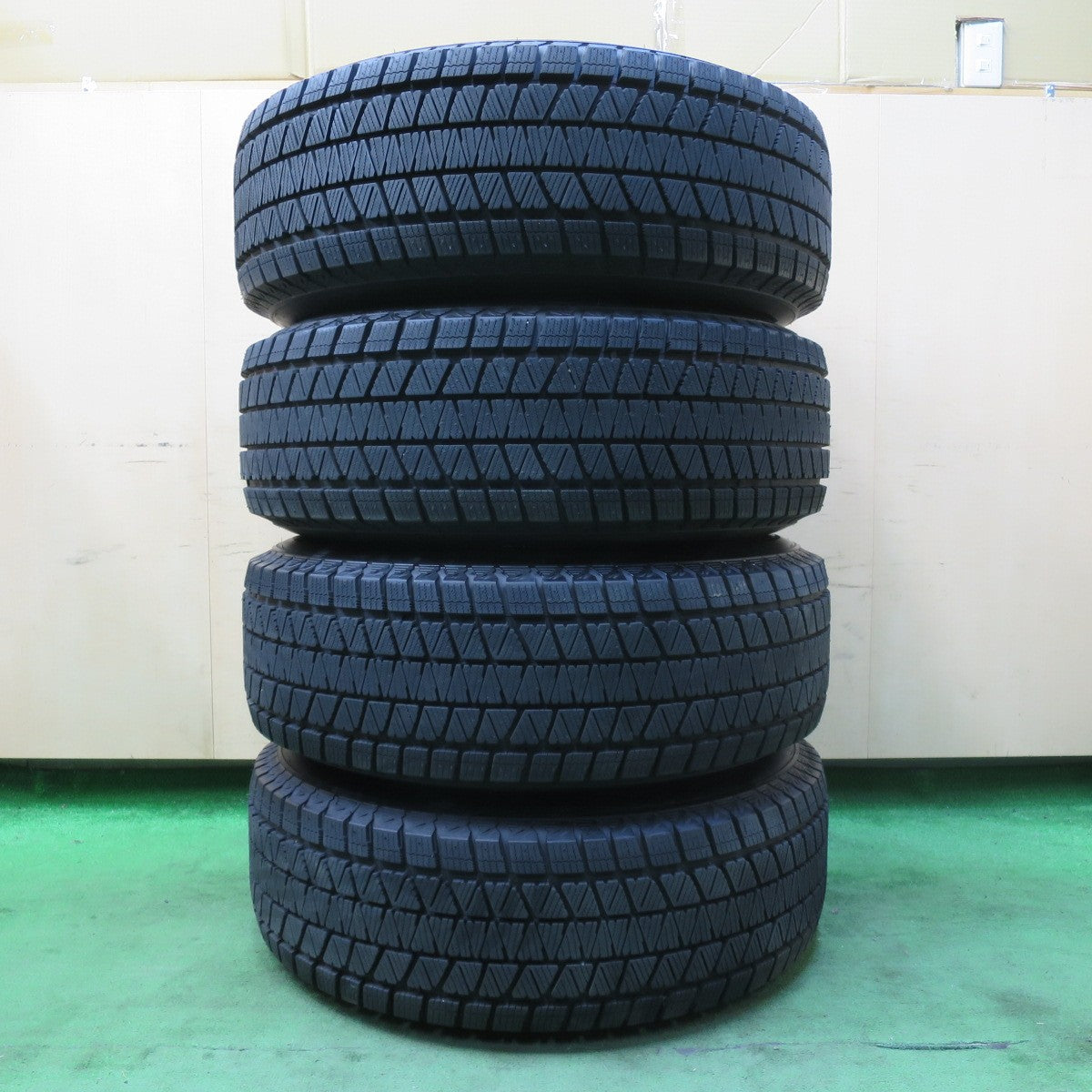 [送料無料] 超バリ溝！23年！キレイ！ほぼ10分★スタッドレス KEELER 265/70R17 ブリヂストン ブリザック DM-V3 キーラー 17インチ PCD139.7/6H★4110509イス