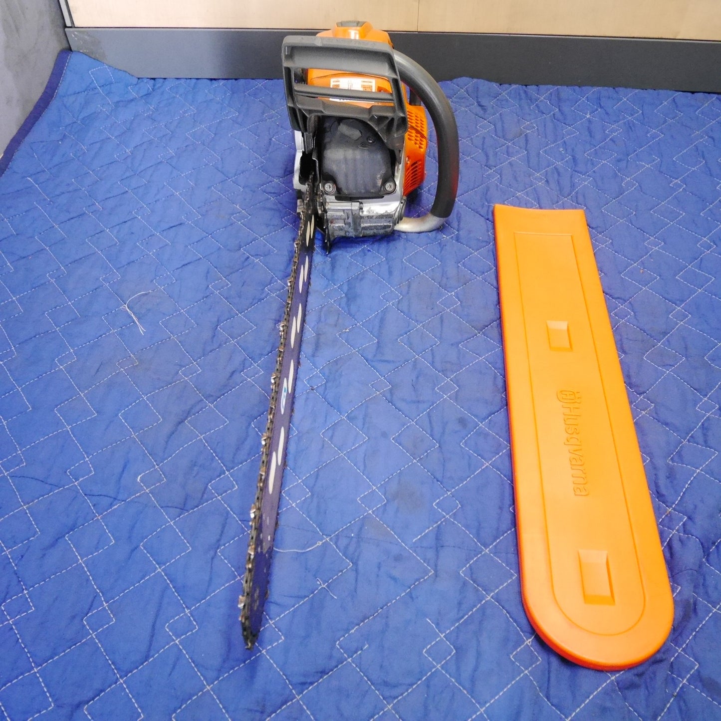 [送料無料] キレイ☆Husqvarna ハスクバーナ エンジン チェーンソー 560XP チェンソー 切断機 ガイドバー 約57cm①☆