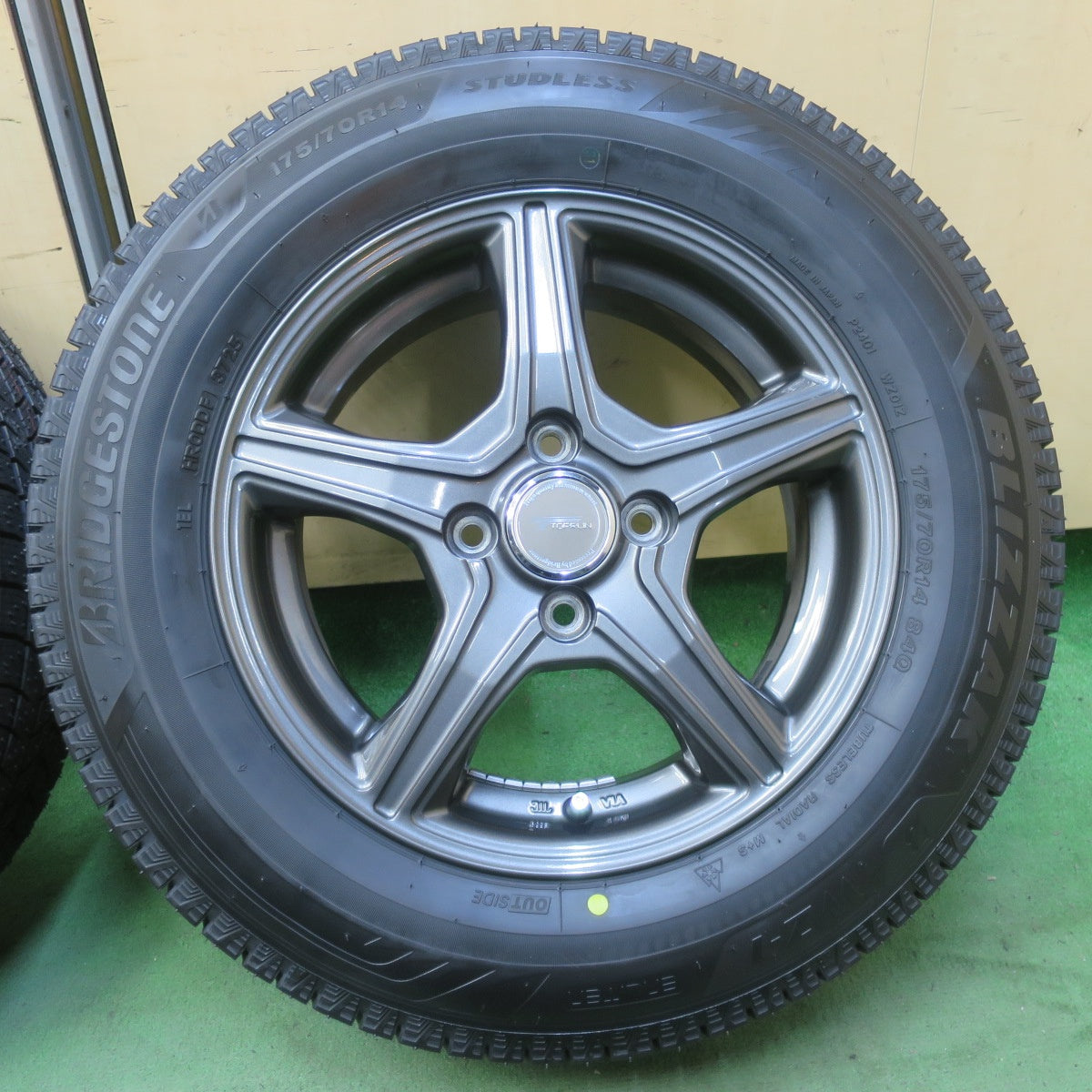 未使用！25年！キレイ◎スタッドレス 175/70R14 ブリヂストン ブリザック WZ-1 TOPRUN トップラン 14インチ PCD100/4H◎6071502イス
