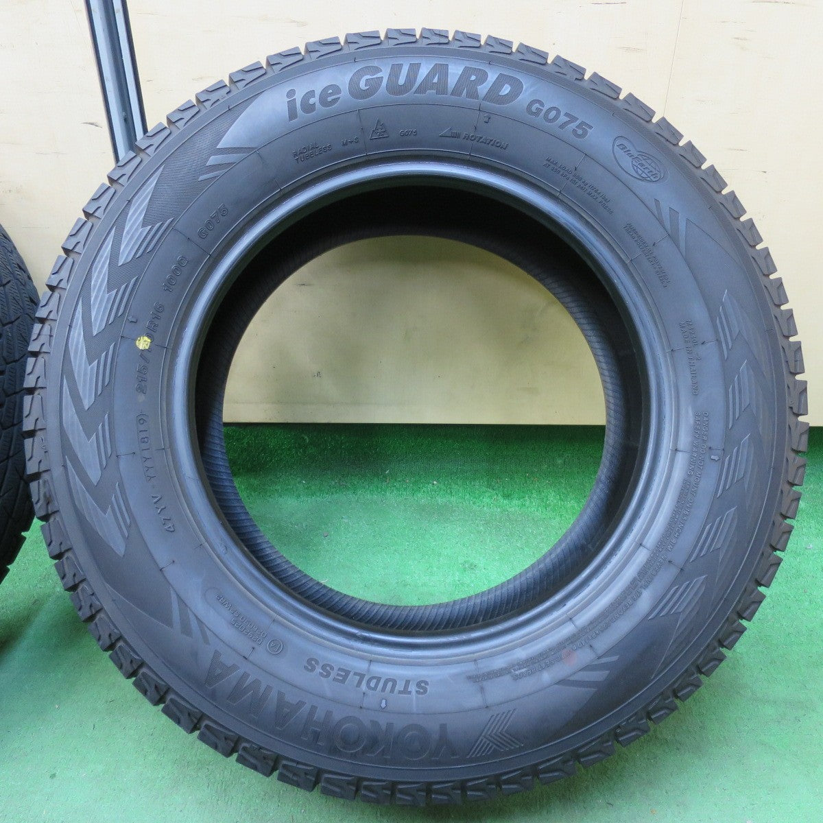 [送料無料] バリ溝！8.5分★スタッドレス 215/70R16 ヨコハマ アイスガード G075 タイヤ 16インチ エクストレイル デリカ D:5 等★5010816イスタ