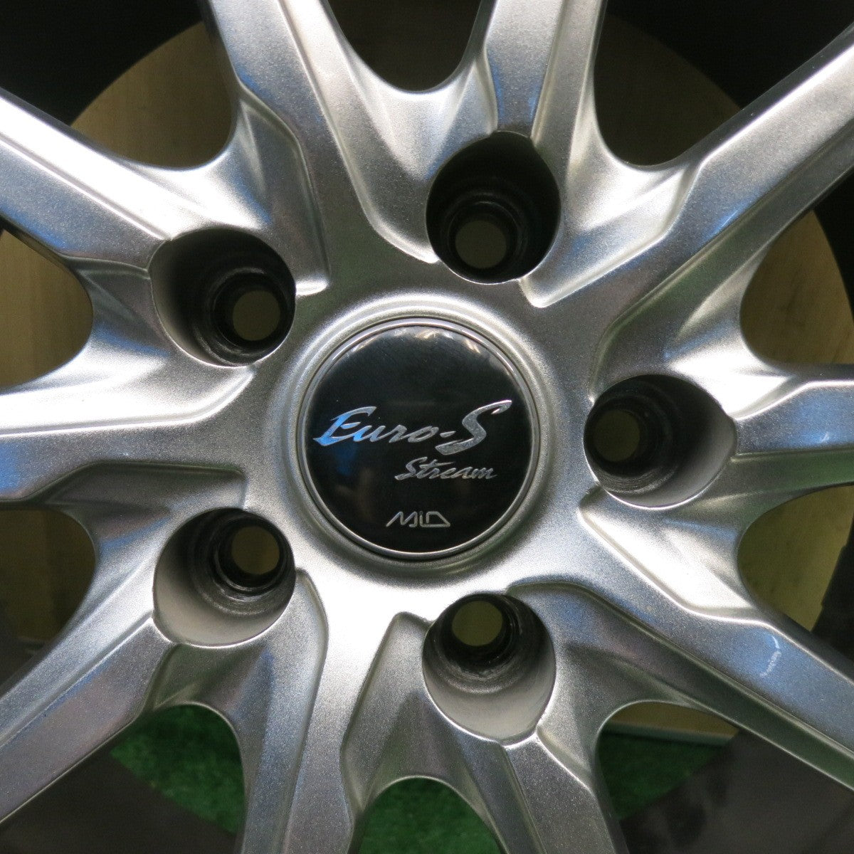 バリ溝！キレイ！9分◎スタッドレス 225/65R17 トーヨー ウインター トランパス TX Euro-S Stream MiD ユーロS 17インチ PCD114.3/5H◎6100401HAス