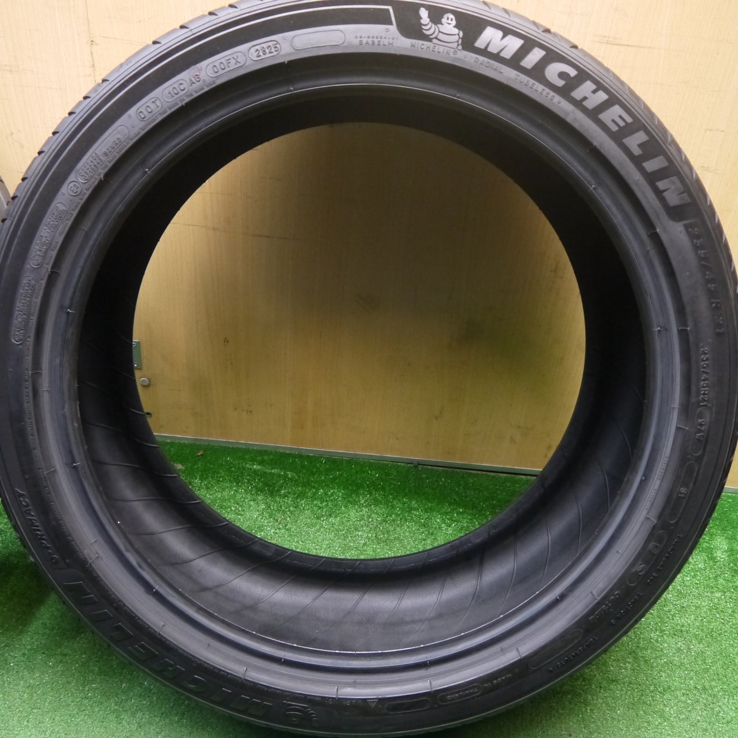 新車外し！25年★235/45R21 ミシュラン e・PRIMACY eプライマシー タイヤ 21インチ クラウン スポーツ 等★6010505Hノタ